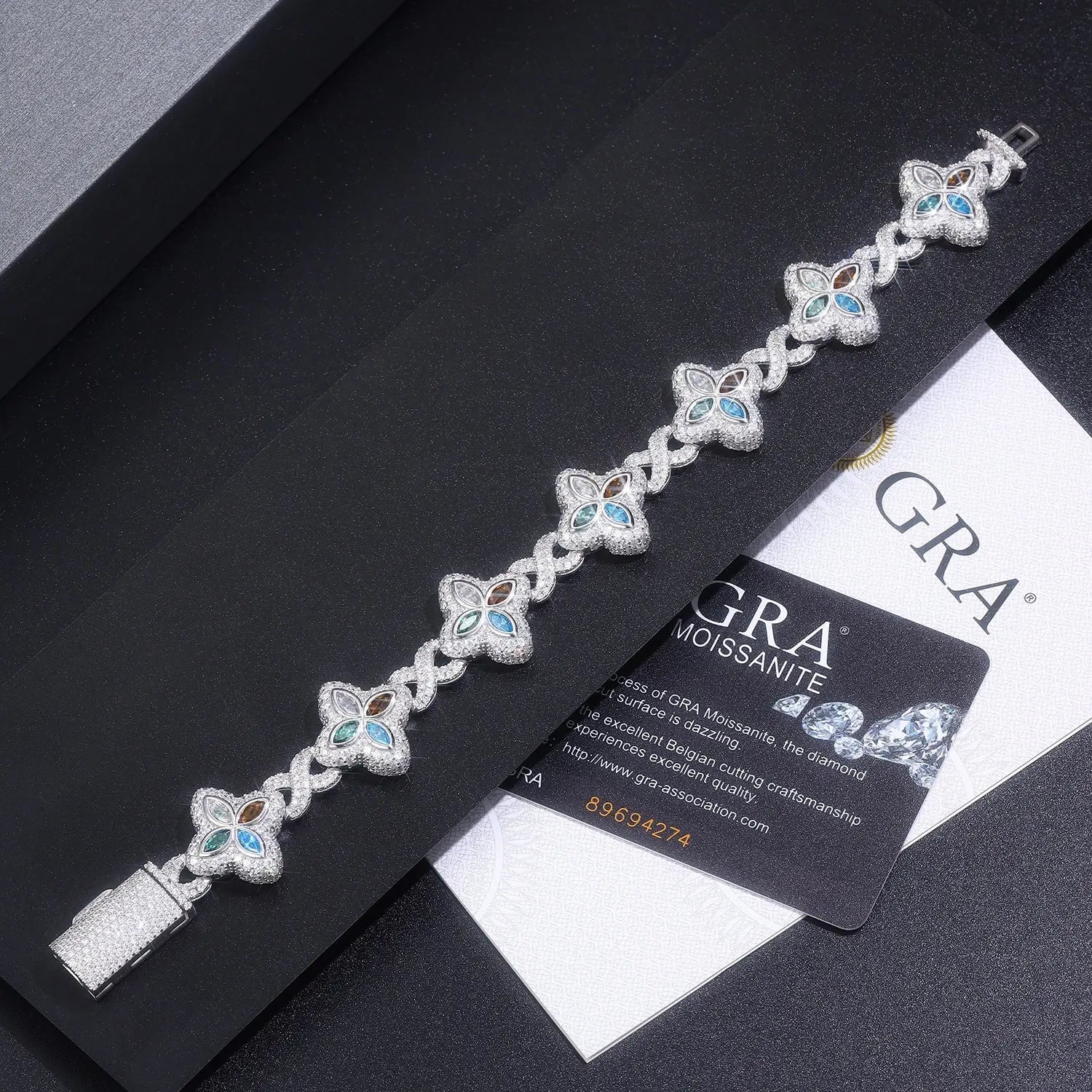 A Luxurious And Fashionable Minimalist Jewelry Bracelet Featuring Top-quality Moissanite, Made Of S925 Silver Electroplated With Platinum. - N&P Colletion
