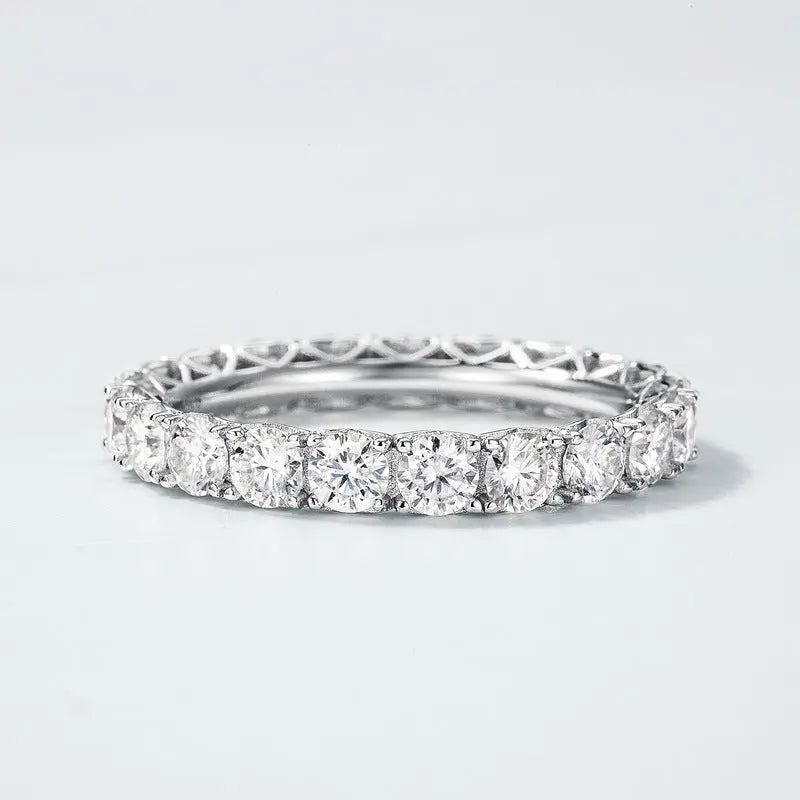 Moissanite Ring With Colored Diamonds Fashionable And Subtly Luxurious