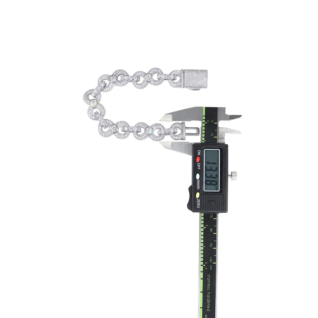 A Luxurious And Fashionable Minimalist Jewelry Bracelet Featuring Top-quality Moissanite, Made Of S925 Silver Electroplated With Platinum. - N&P Colletion