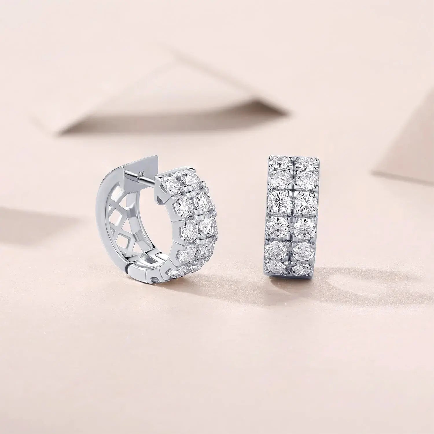 Dynamic - Top-quality Moissanite Luxury And Fashionable Light Luxury Jewelry, Silver Stud Earrings S925, Silver-plated Platinum NP Collection