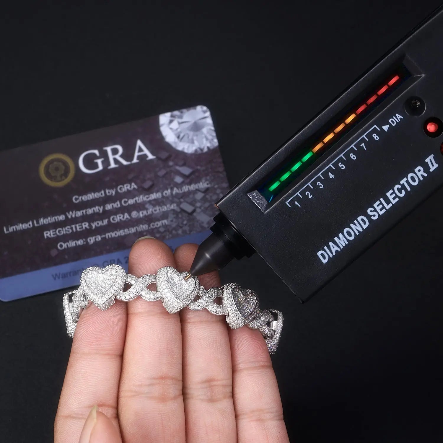 A Luxurious And Fashionable Minimalist Jewelry Bracelet Featuring Top-quality Moissanite, Made Of S925 Silver Electroplated With Platinum. - N&P Colletion