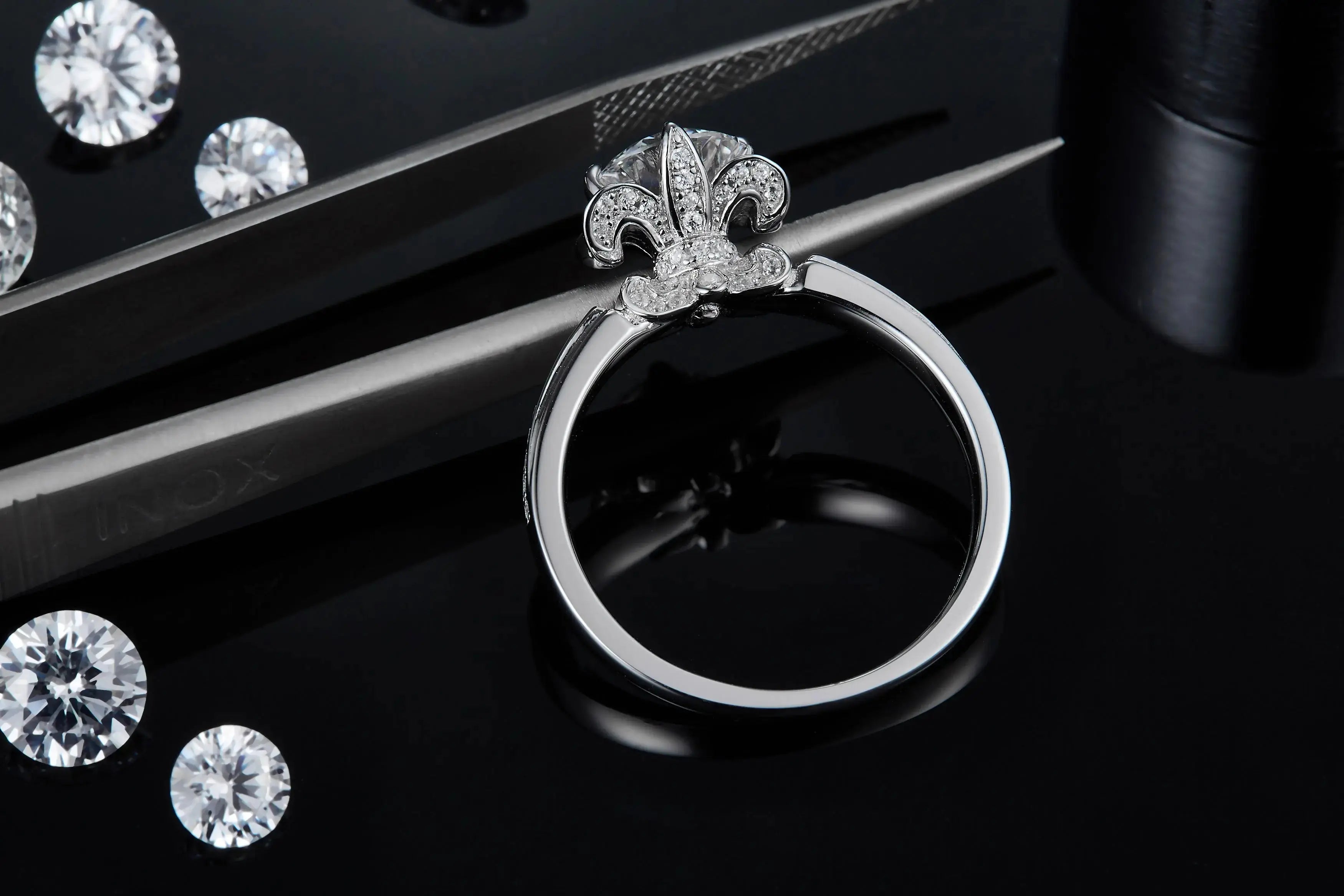 1-carat Luxury And Fashionable Light Luxury Jewelry Silver Ring Set With Top-quality Moissanite, S925 Silver Plated Platinum NP Collection