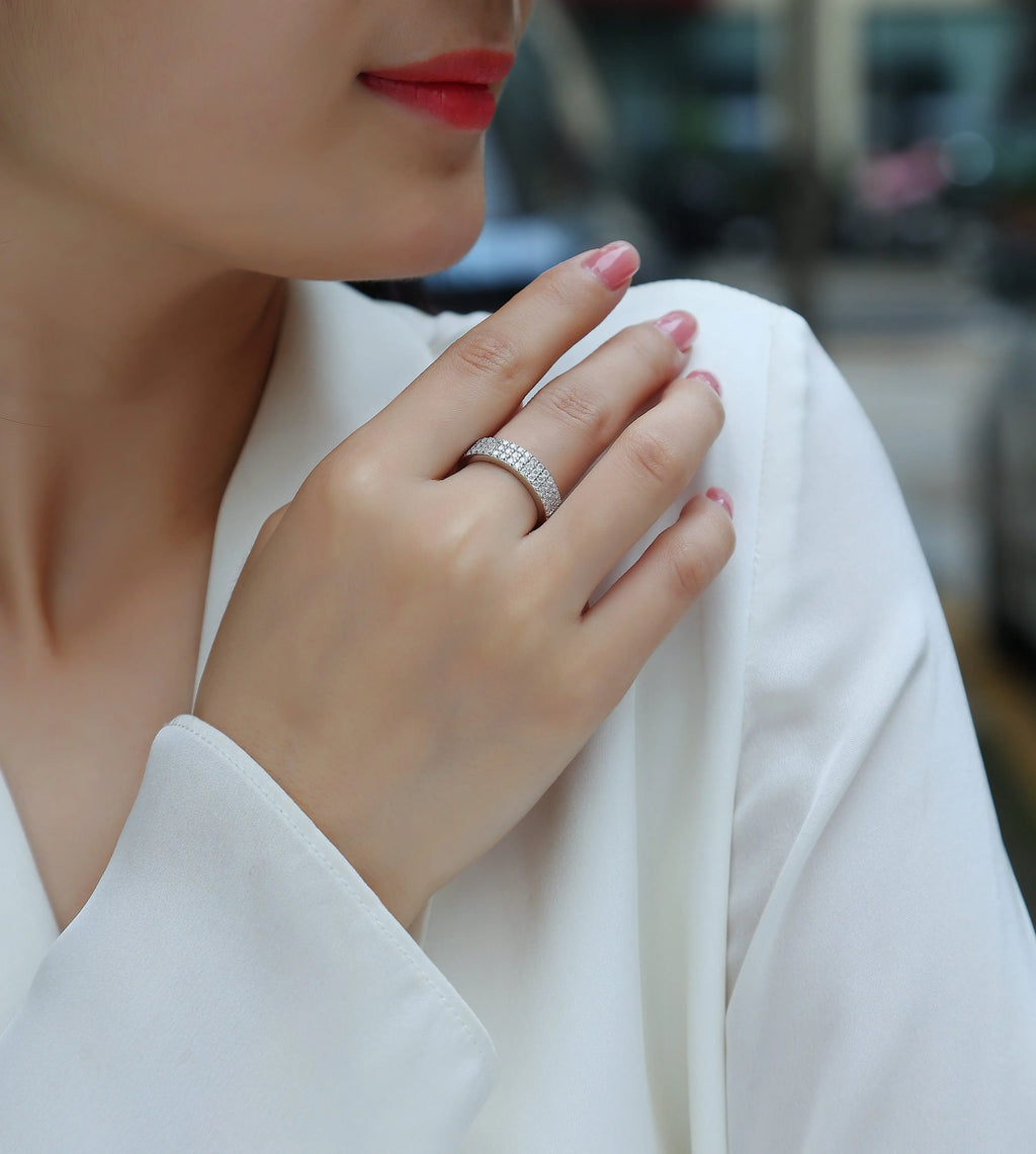 Luxurious & Fashionable Light Luxury Moissanite Silver Ring – S925 Platinum Plated NP Collection
