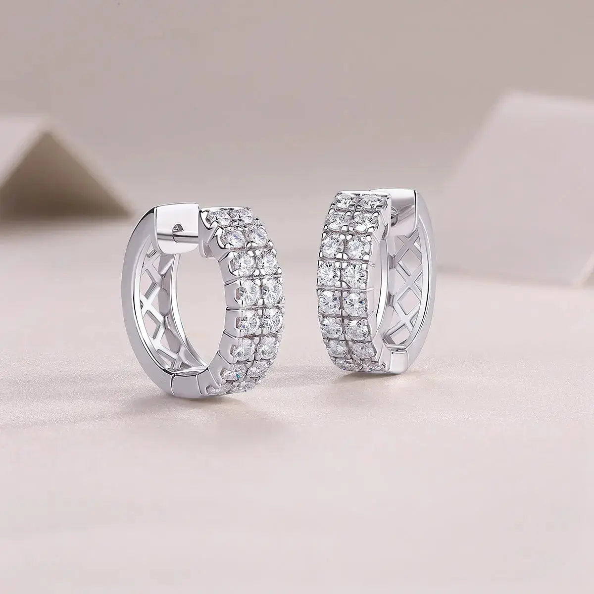 Dynamic - Top-quality Moissanite Luxury And Fashionable Light Luxury Jewelry, Silver Stud Earrings S925, Silver-plated Platinum NP Collection