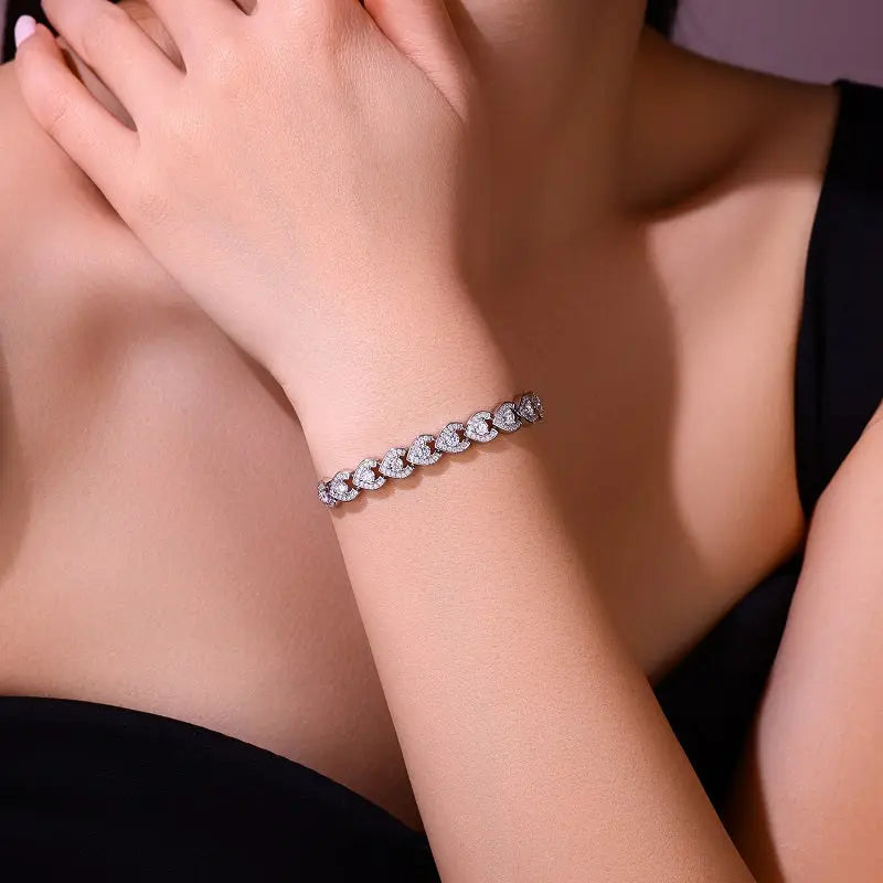 A Luxurious And Fashionable Minimalist Jewelry Bracelet Featuring Top-quality Moissanite, Made Of S925 Silver Electroplated With Platinum. - N&P Colletion