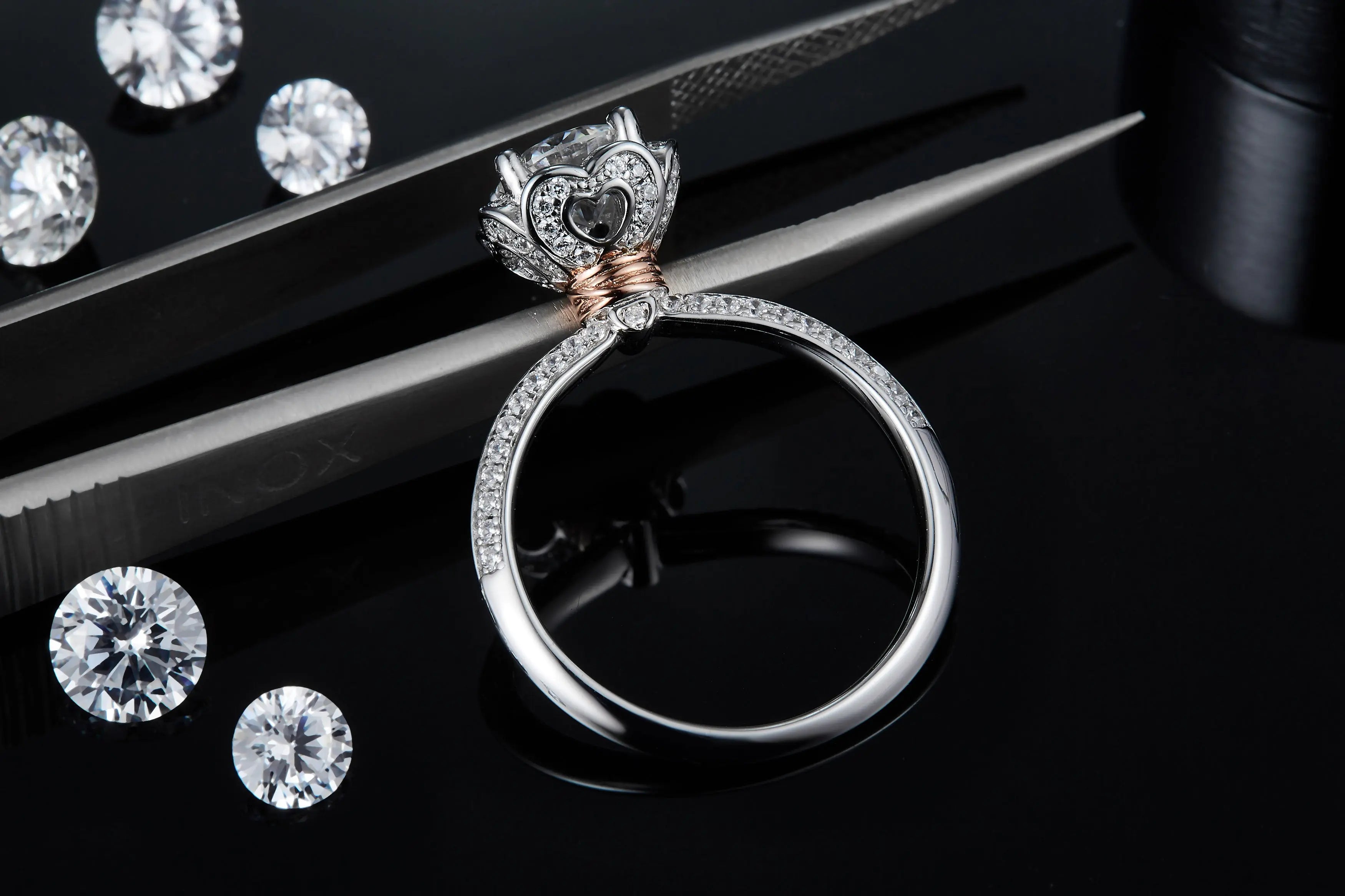 A 1-carat Luxurious And Fashionable Light Luxury Trend Jewelry Silver Ring, Set With Moissanite, Made Of S925 Silver-plated Platinum Material. - N&P Colletion