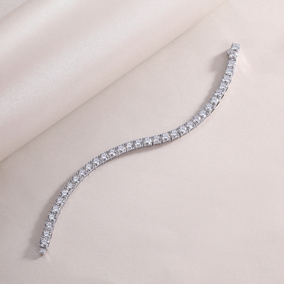 Gravitation Mossan Diamond S925 Silver Bracelet