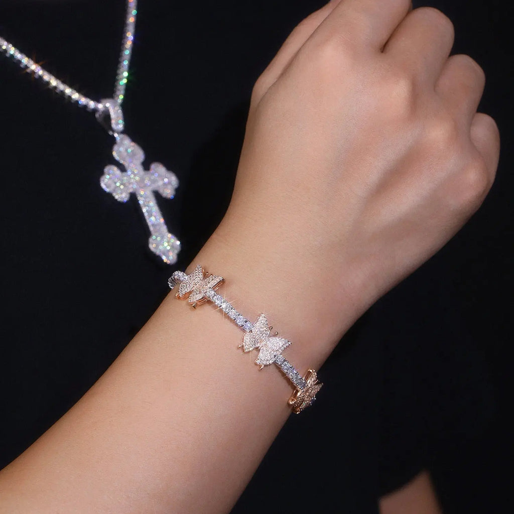 A Luxurious And Fashionable Minimalist Jewelry Bracelet Featuring Top-quality Moissanite, Made Of S925 Silver Electroplated With Platinum. - N&P Colletion