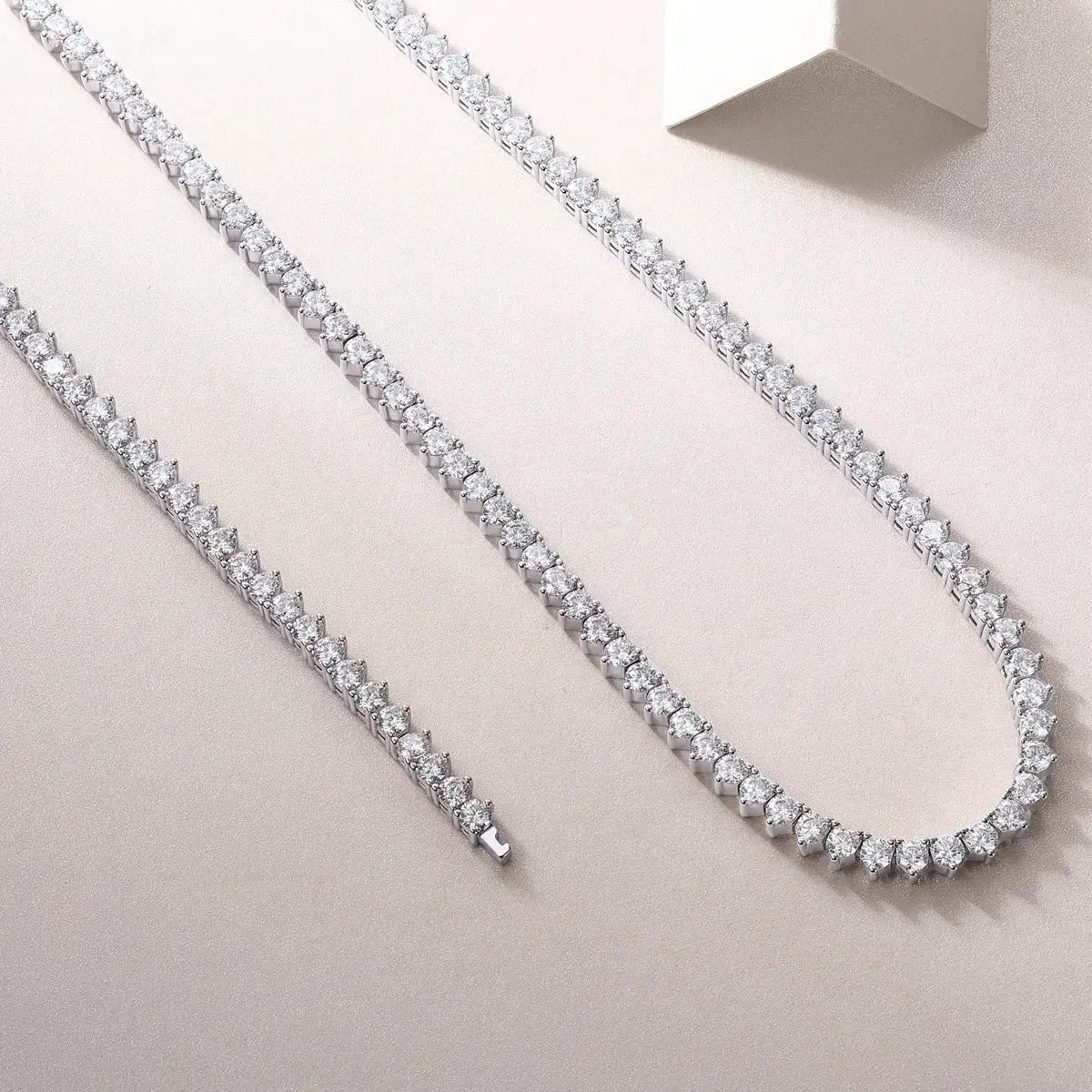 Solitude - A Luxurious And Fashionable Light Luxury Jewelry Necklace Pendant Set With Top-quality Moissanite, S925 Silver-plated Platinum NP Collection