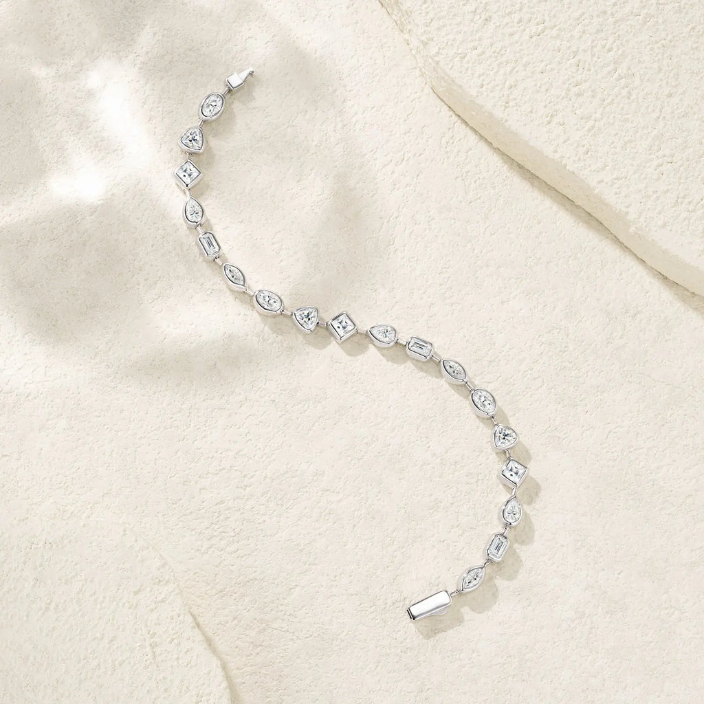 A Luxurious And Fashionable Minimalist Jewelry Bracelet Featuring Top-quality Moissanite, Made Of S925 Silver Electroplated With Platinum. - N&P Colletion