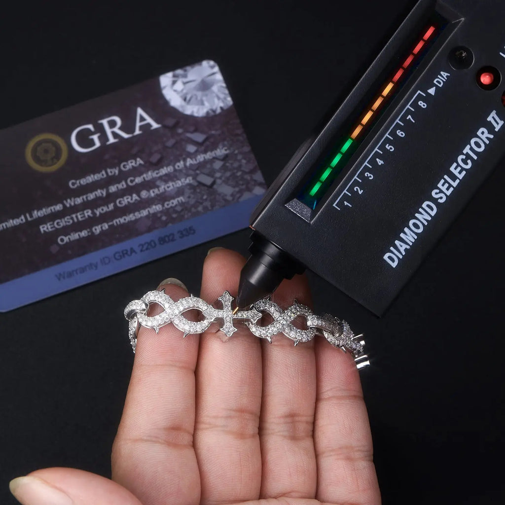 A Luxurious And Fashionable Minimalist Bracelet Featuring Top-quality Moissanite, Made Of S925 Silver Electroplated With Platinum. - N&P Colletion