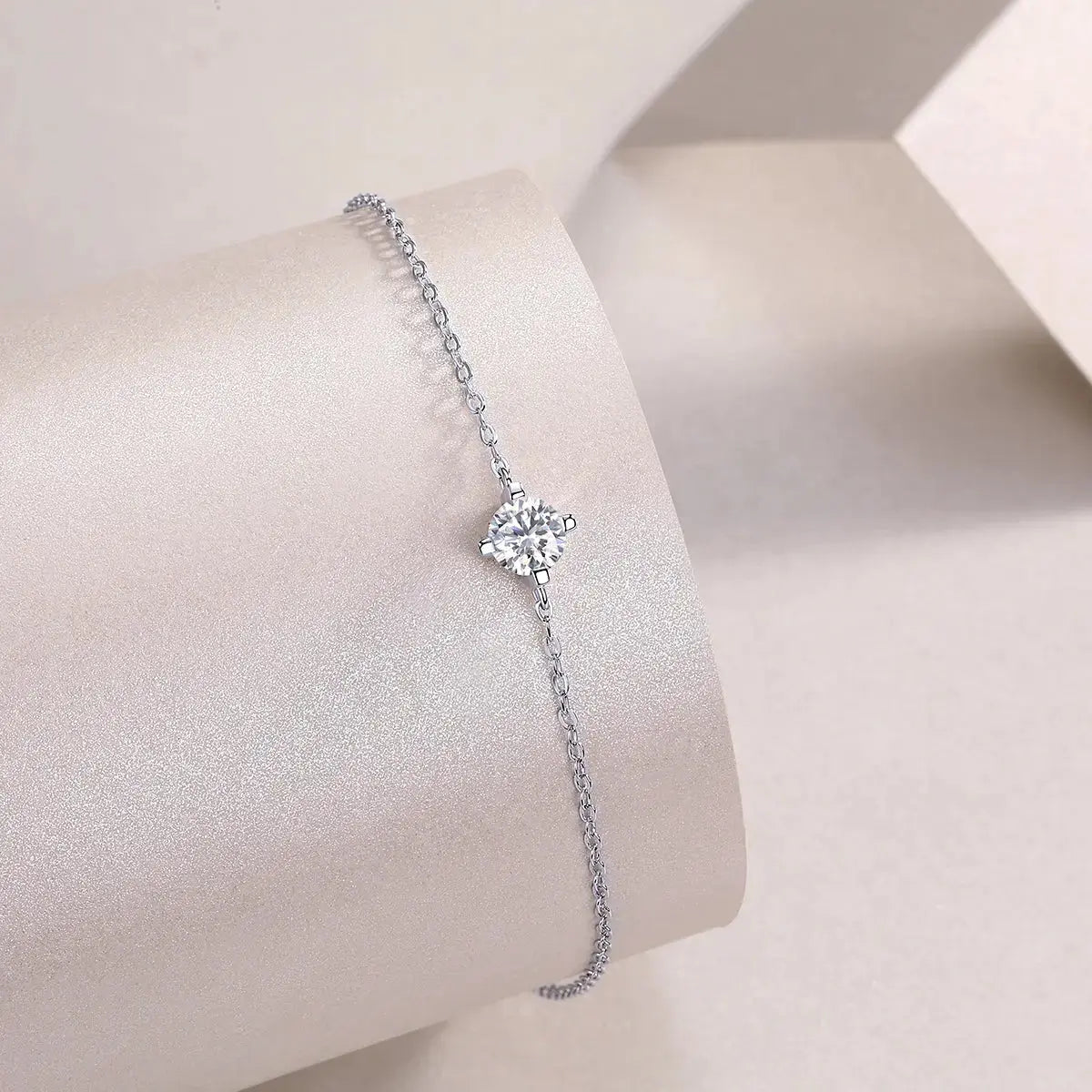 Cross-linked Bracelet - Set With Top-quality Moissanite, A Luxurious And Fashionable Light Luxury Jewelry Silver Bracelet, S925 Silver-plated Platinum NP Collection