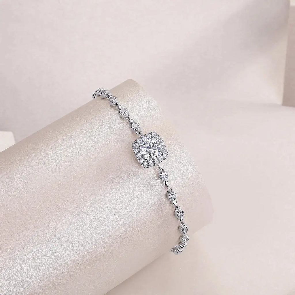 Surrounded By Stars - A Luxurious And Fashionable Light Luxury Jewelry Silver Bracelet And Bracelet Set With Top-quality Moissanite, S925 Silver-plated Platinum NP Collection
