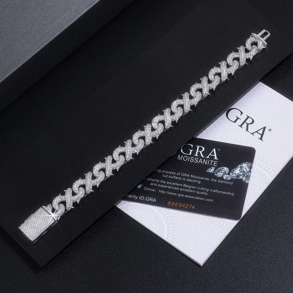 A Luxurious And Fashionable Minimalist Jewelry Bracelet Featuring Top-quality Moissanite, Made Of S925 Silver Electroplated With Platinum. - N&P Colletion