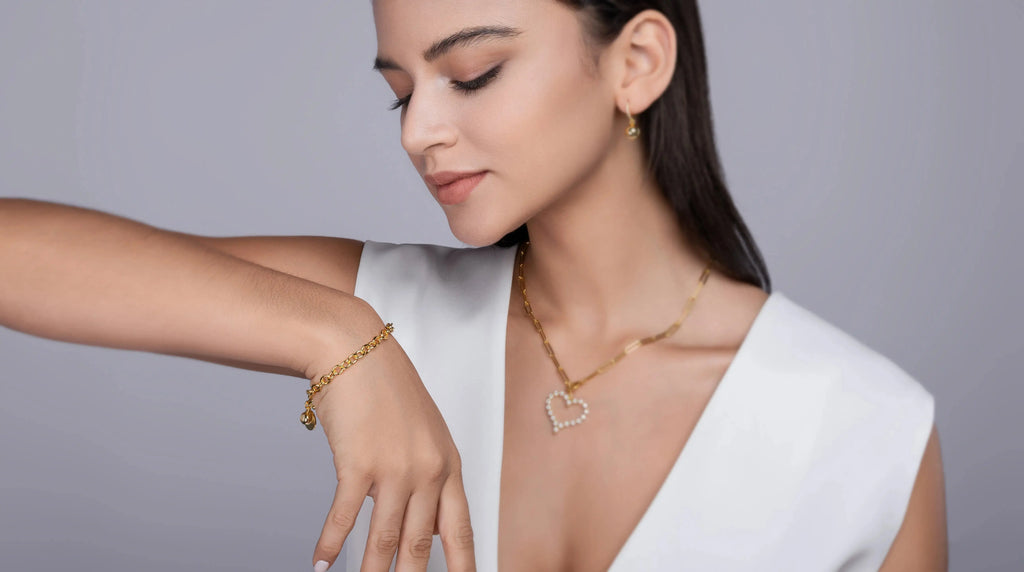 Set With Top-quality Moissanite, This Luxurious And Fashionable Light Luxury Trend Jewelry Silver Bracelet Is S925 Silver-plated With Gold NP Collection