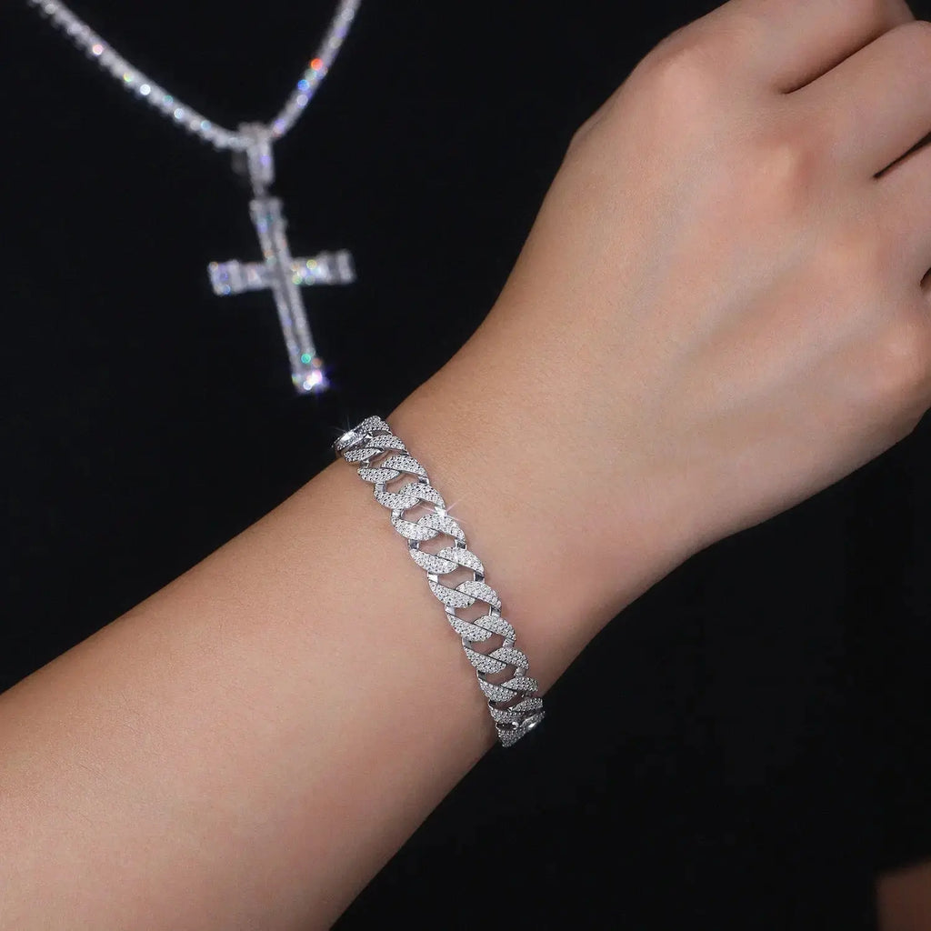 Set With Top-quality Moissanite, This Luxurious And Fashionable Light Luxury Jewelry Silver Bracelet Is Made Of S925 Silver Electroplated With Platinum NP Collection