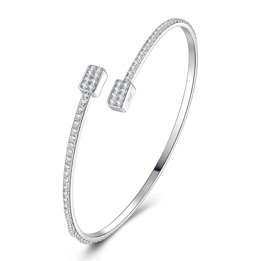 A Luxurious And Fashionable Minimalist Jewelry Bracelet Featuring Top-quality Moissanite, Made Of S925 Silver Electroplated With Platinum. - N&P Colletion