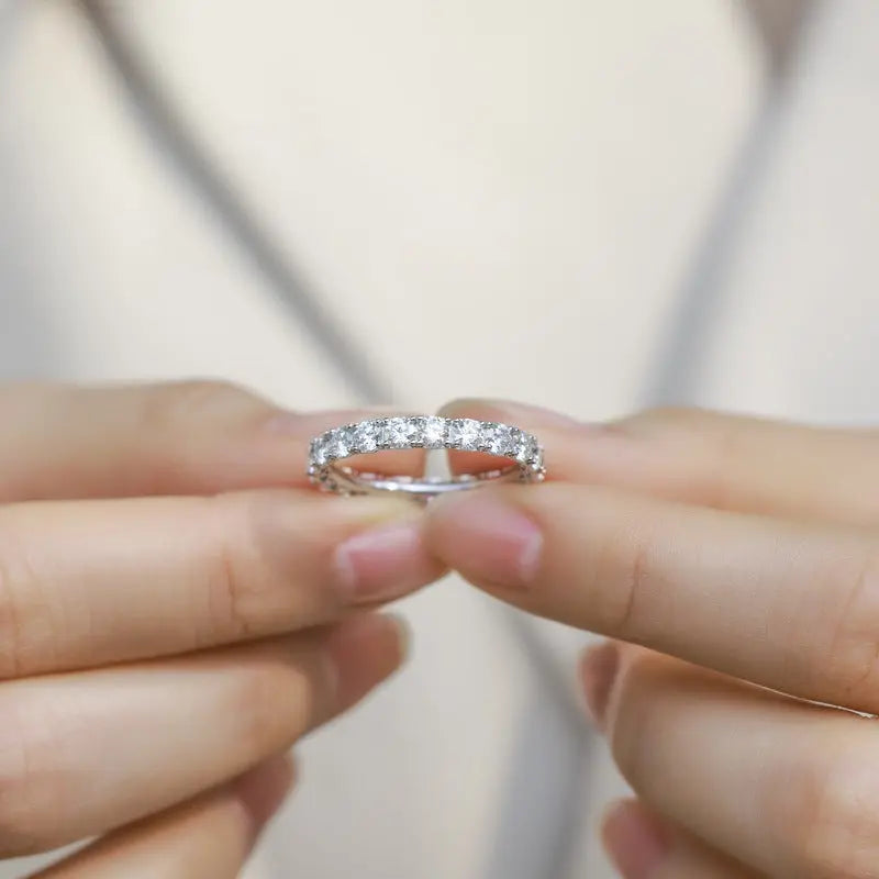 Moissanite Ring With Colored Diamonds Fashionable And Subtly Luxurious