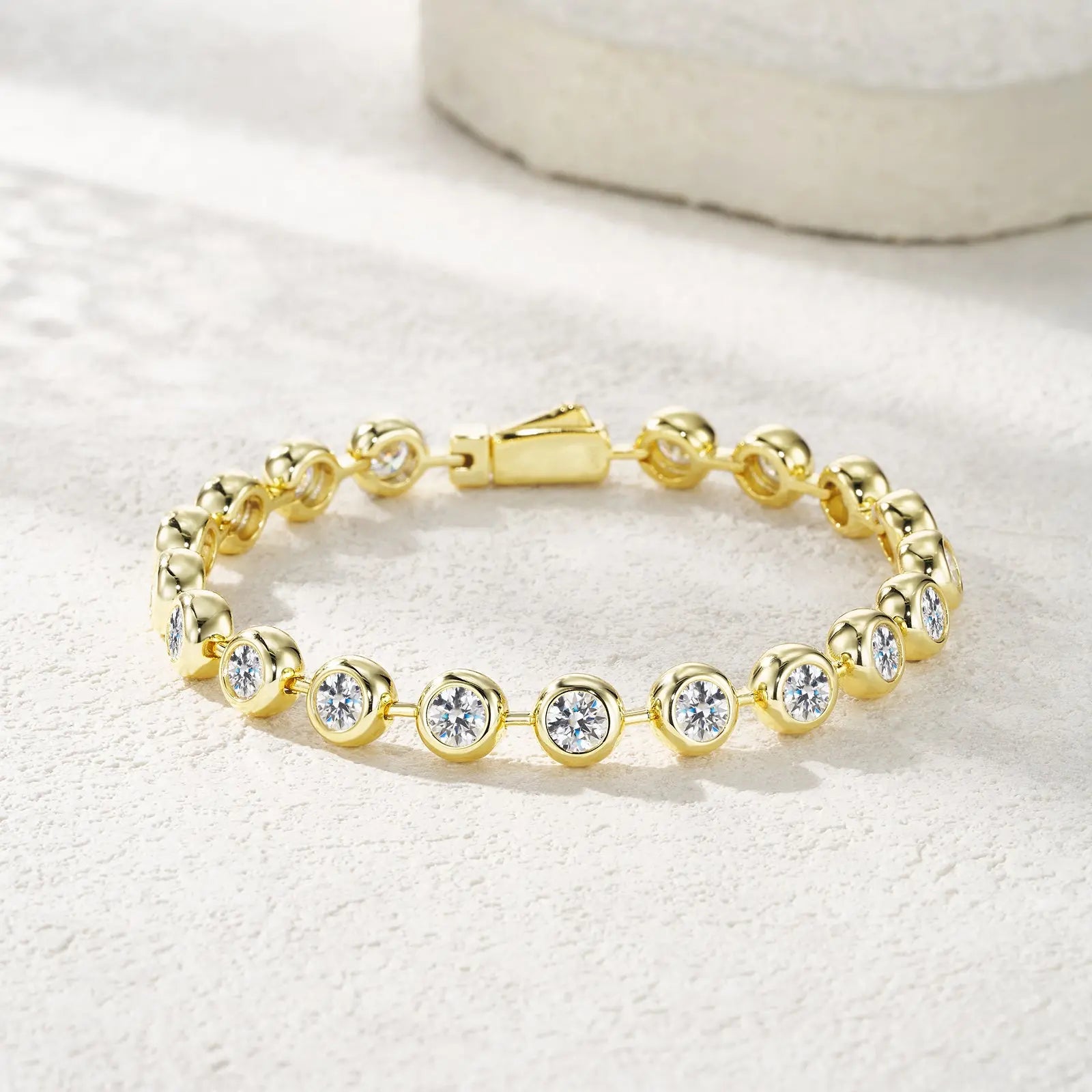 0.5 Carat Luxury And Light Luxury Fashion Jewelry Bracelet With Top Moissanite, S925 Silver Plated Gold Material.