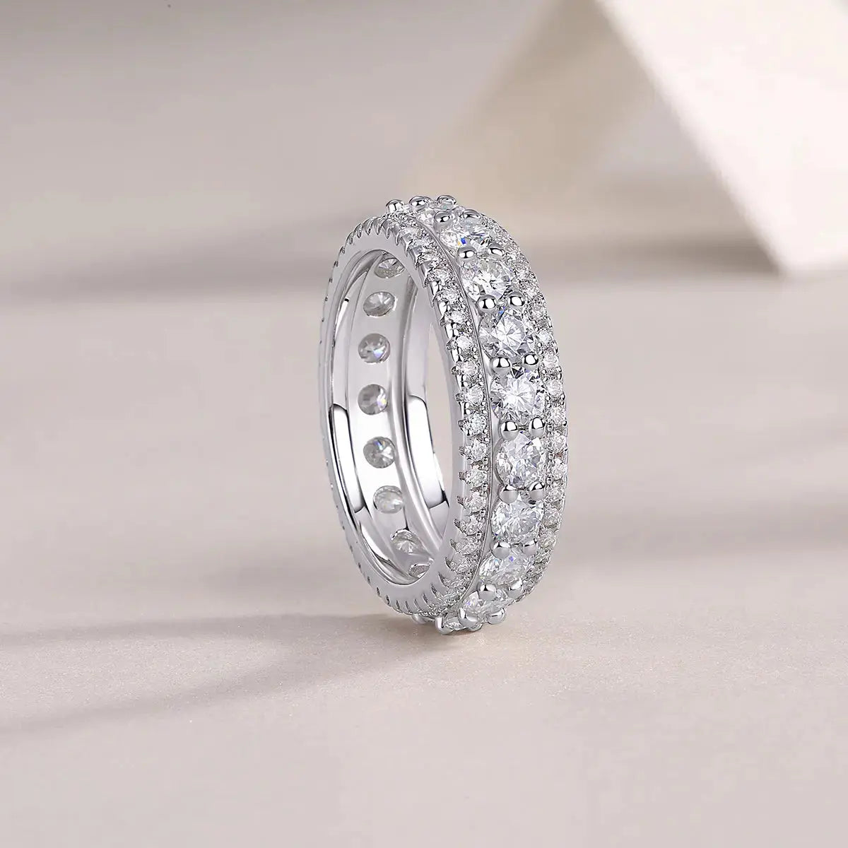 A Luxurious And Fashionable Light Luxury Jewelry Silver Ring Set With Top-quality Moissanite, S925 Silver Plated With Platinum NP Collection