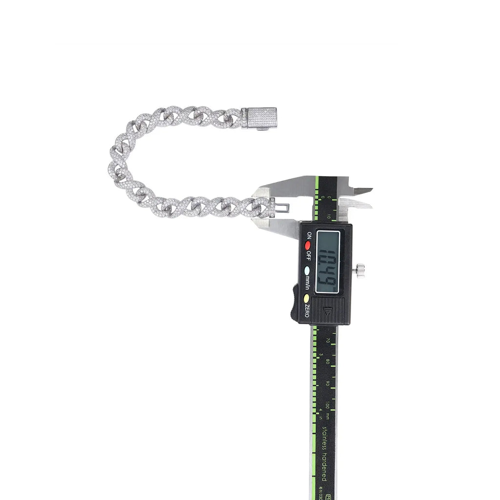 A Luxurious And Fashionable Minimalist Jewelry Bracelet Featuring Top-quality Moissanite, Made Of S925 Silver Electroplated With Platinum. - N&P Colletion