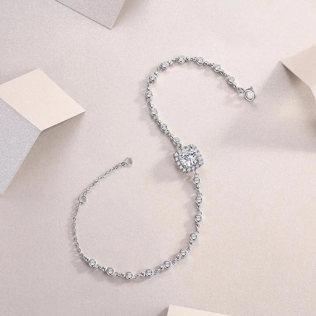 Surrounded By Stars - A Luxurious And Fashionable Light Luxury Jewelry Silver Bracelet And Bracelet Set With Top-quality Moissanite, S925 Silver-plated Platinum NP Collection