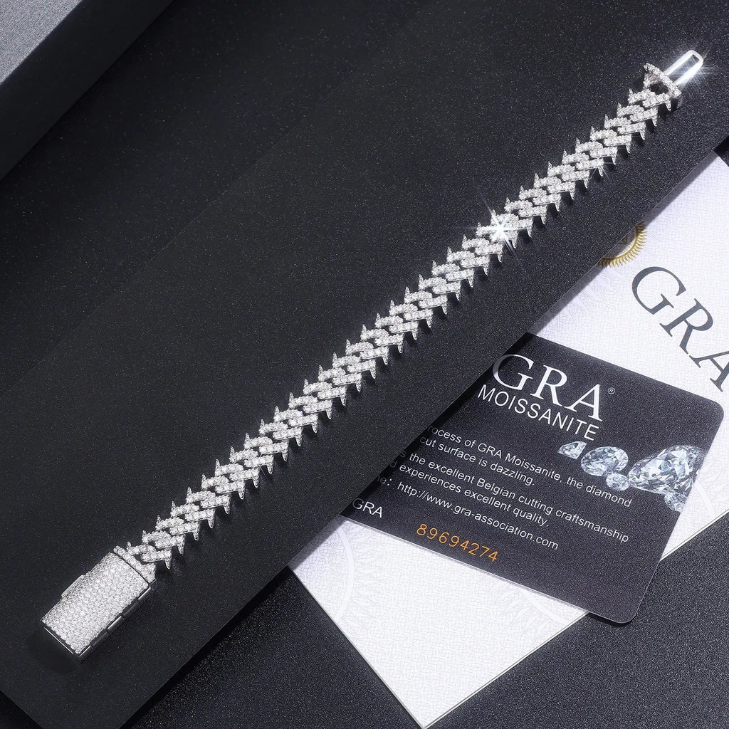 A Luxurious And Fashionable Minimalist Jewelry Bracelet Featuring Top-quality Moissanite, Made Of S925 Silver Electroplated With Platinum. - N&P Colletion
