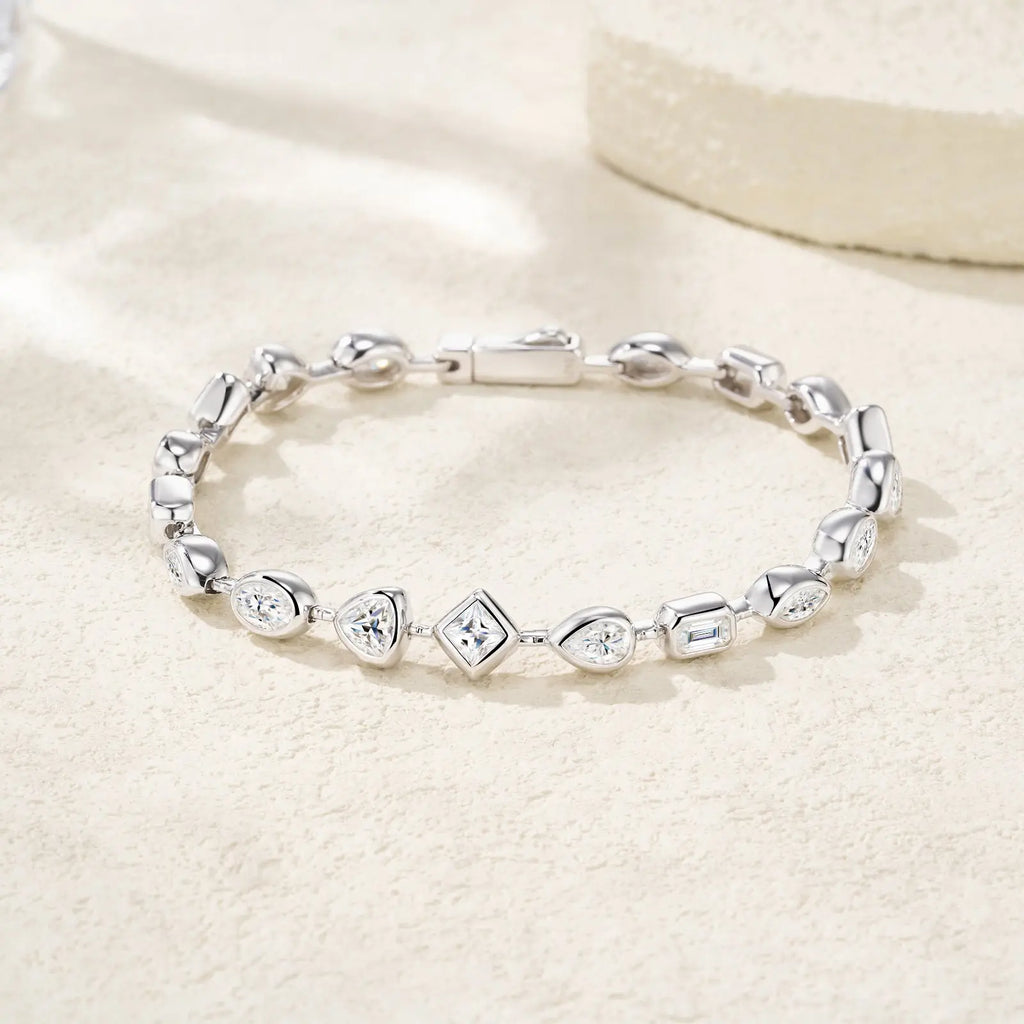A Luxurious And Fashionable Minimalist Jewelry Bracelet Featuring Top-quality Moissanite, Made Of S925 Silver Electroplated With Platinum. - N&P Colletion