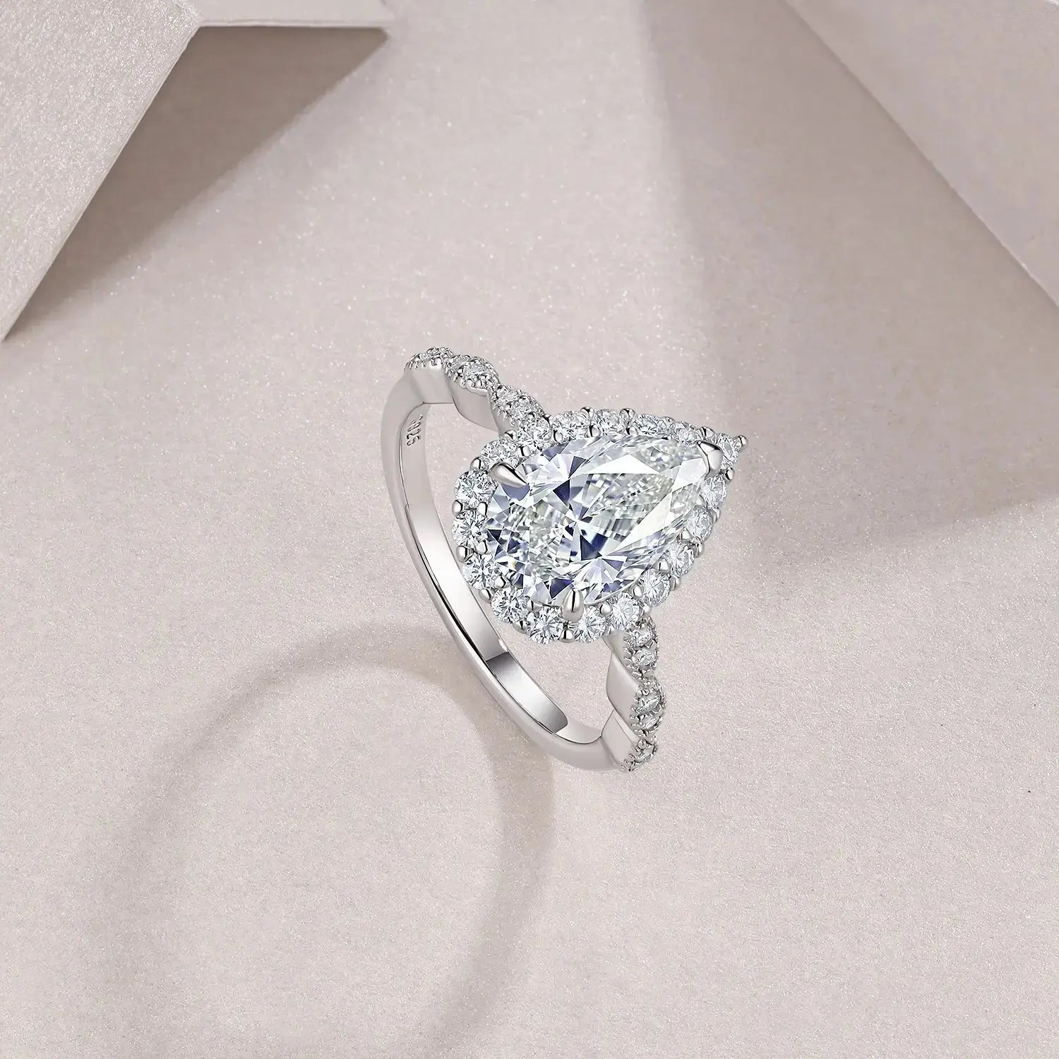 Pear-shaped Moissanite Set With Top-quality Moissanite Luxury And Fashionable Light Luxury Jewelry Silver Ring S925 Silver Electroplated With Platinum NP Collection