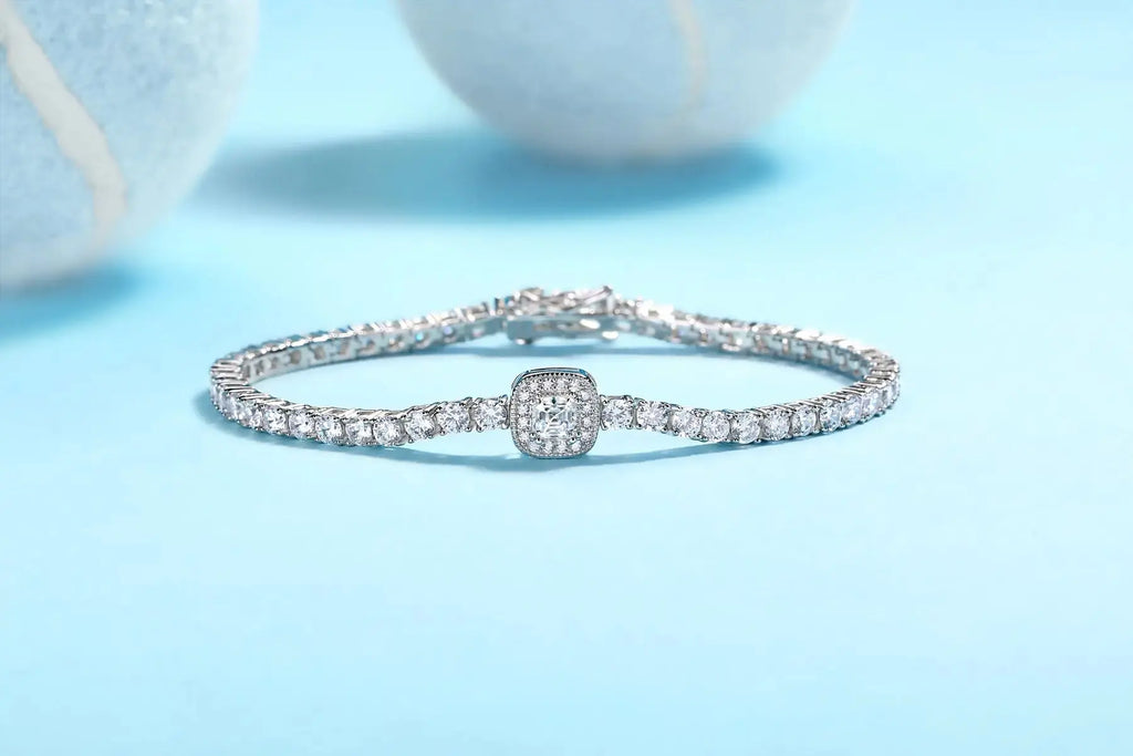 Set With Top-quality Moissanite, This Luxurious And Fashionable Light Luxury Jewelry Silver Bracelet Is Made Of S925 Silver Electroplated With Platinum NP Collection