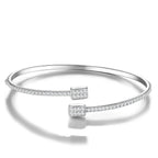 A Luxurious And Fashionable Minimalist Jewelry Bracelet Featuring Top-quality Moissanite, Made Of S925 Silver Electroplated With Platinum. - N&P Colletion