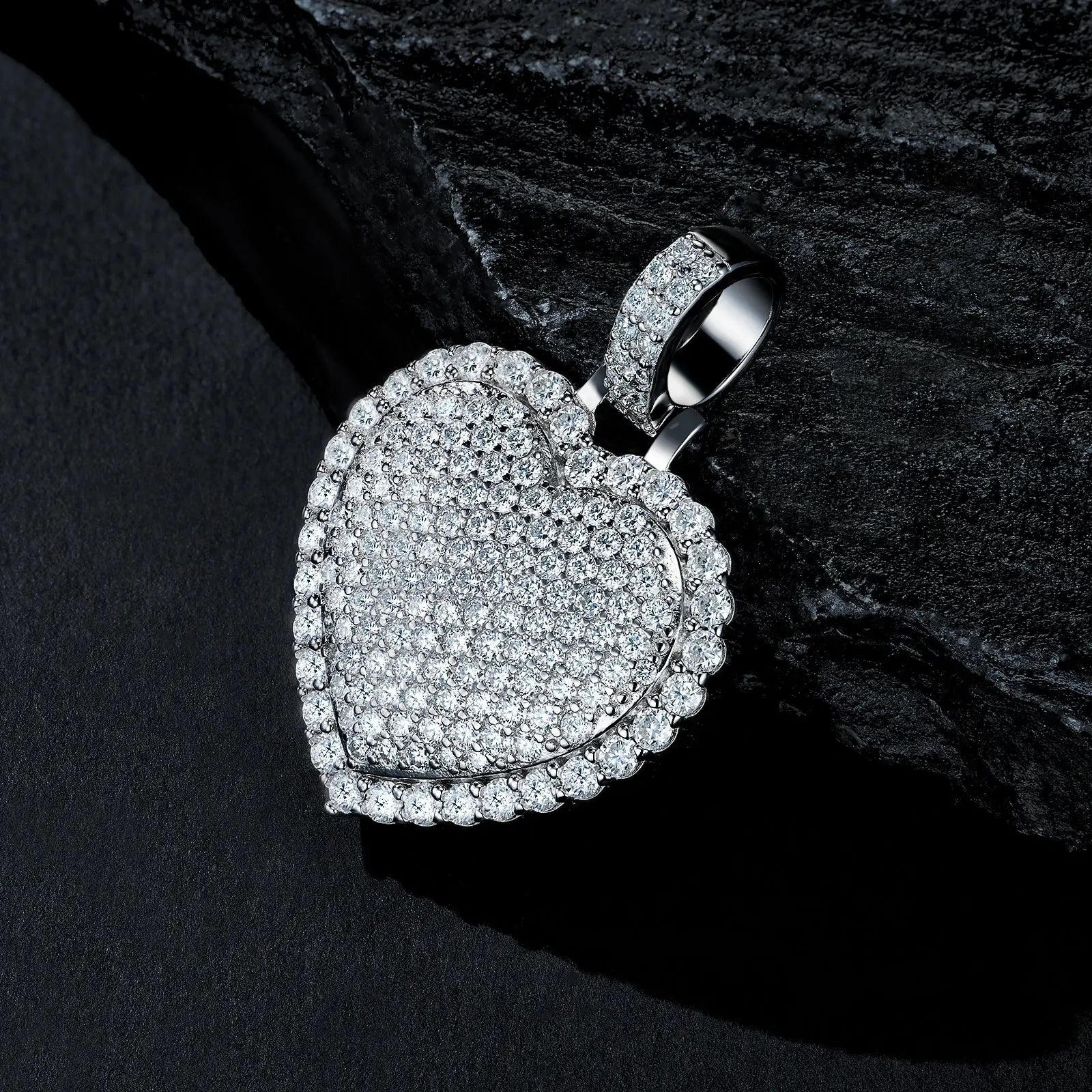 A Luxurious And Fashionable Minimalist Jewelry Pendant Necklace With Top-quality Moissanite, Made Of S925 Silver Electroplated With Platinum. - N&P Colletion