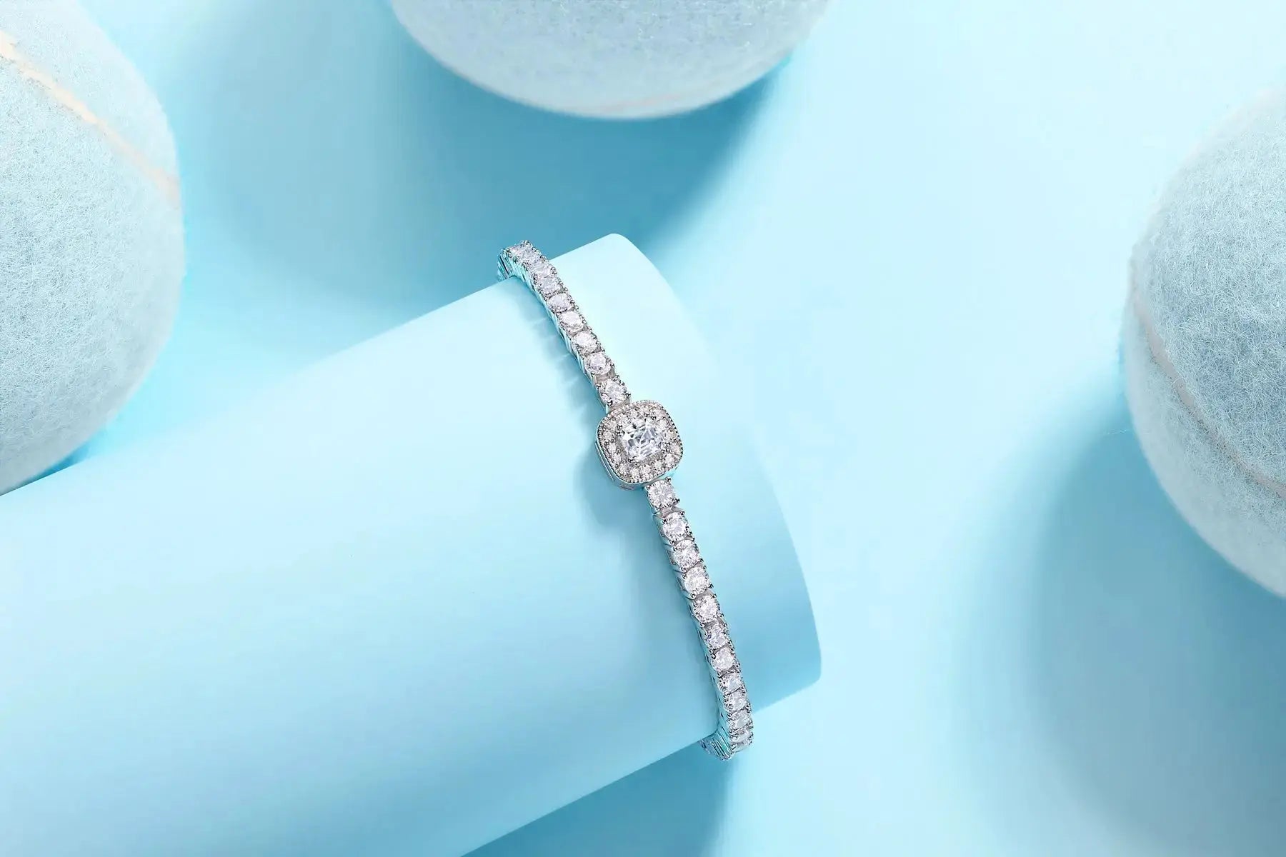 Set With Top-quality Moissanite, This Luxurious And Fashionable Light Luxury Jewelry Silver Bracelet Is Made Of S925 Silver Electroplated With Platinum NP Collection