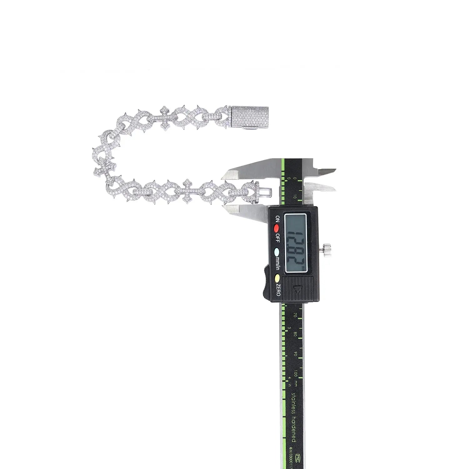 A Luxurious And Fashionable Minimalist Bracelet Featuring Top-quality Moissanite, Made Of S925 Silver Electroplated With Platinum. - N&P Colletion