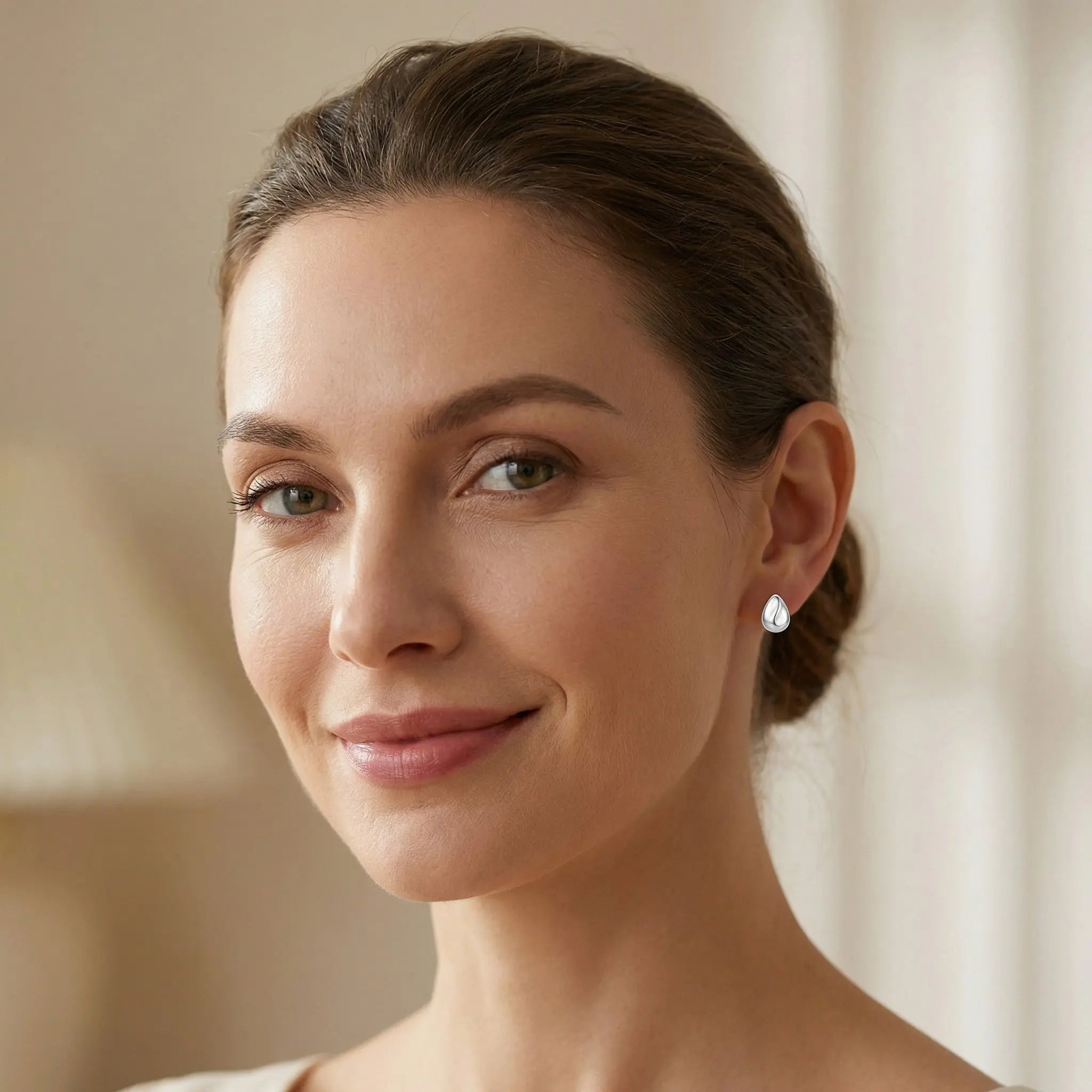 925 Sterling Silver Minimalist Polished Silver Teardrop Stud Earrings with Sculptural Wave Detail