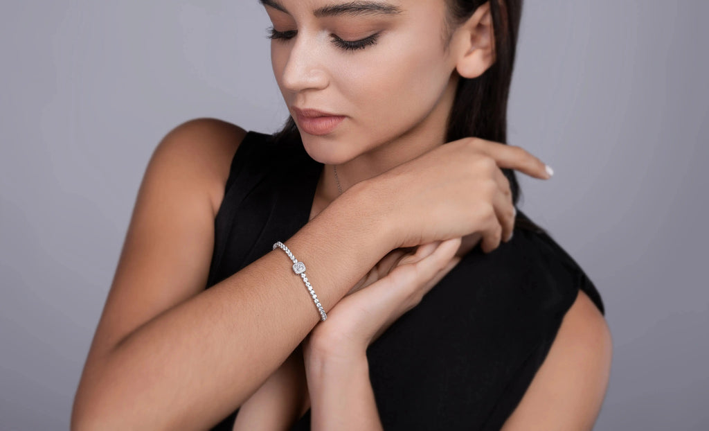 Set With Top-quality Moissanite, This Luxurious And Fashionable Light Luxury Jewelry Silver Bracelet Is Made Of S925 Silver Electroplated With Platinum NP Collection