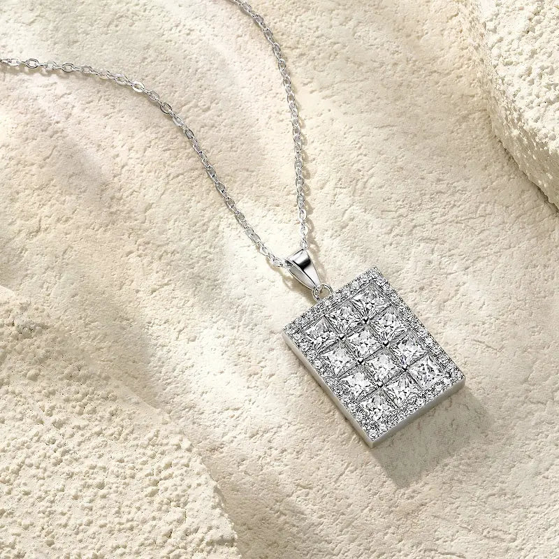 A Luxurious And Fashionable Minimalist Jewelry Pendant Necklace Featuring Top-quality Moissanite, Made Of S925 Silver Electroplated With Platinum. - N&P Colletion