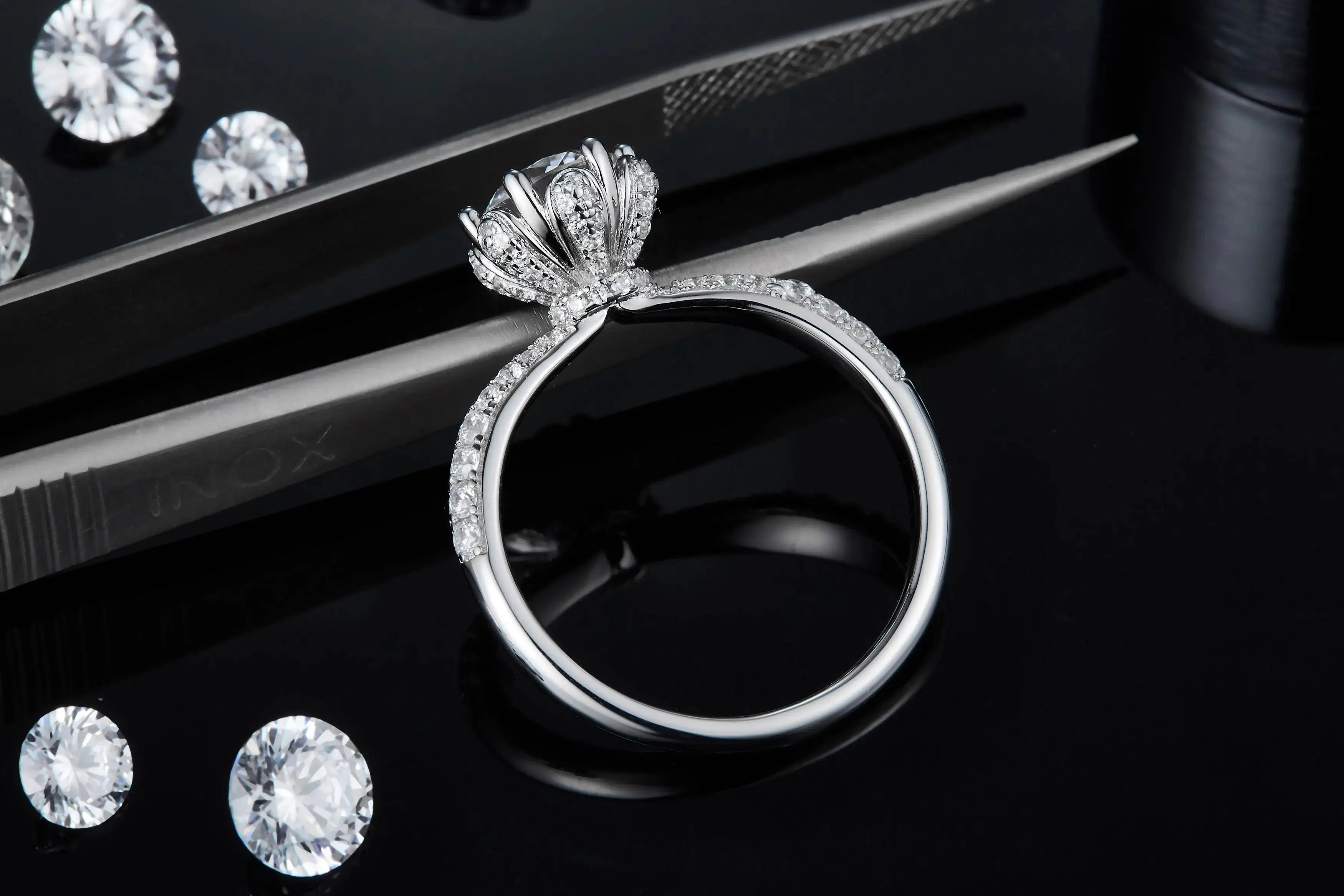 1-carat Luxury And Fashionable Light Luxury Jewelry Silver Ring Set With Top-quality Moissanite, S925 Silver Plated Platinum NP Collection
