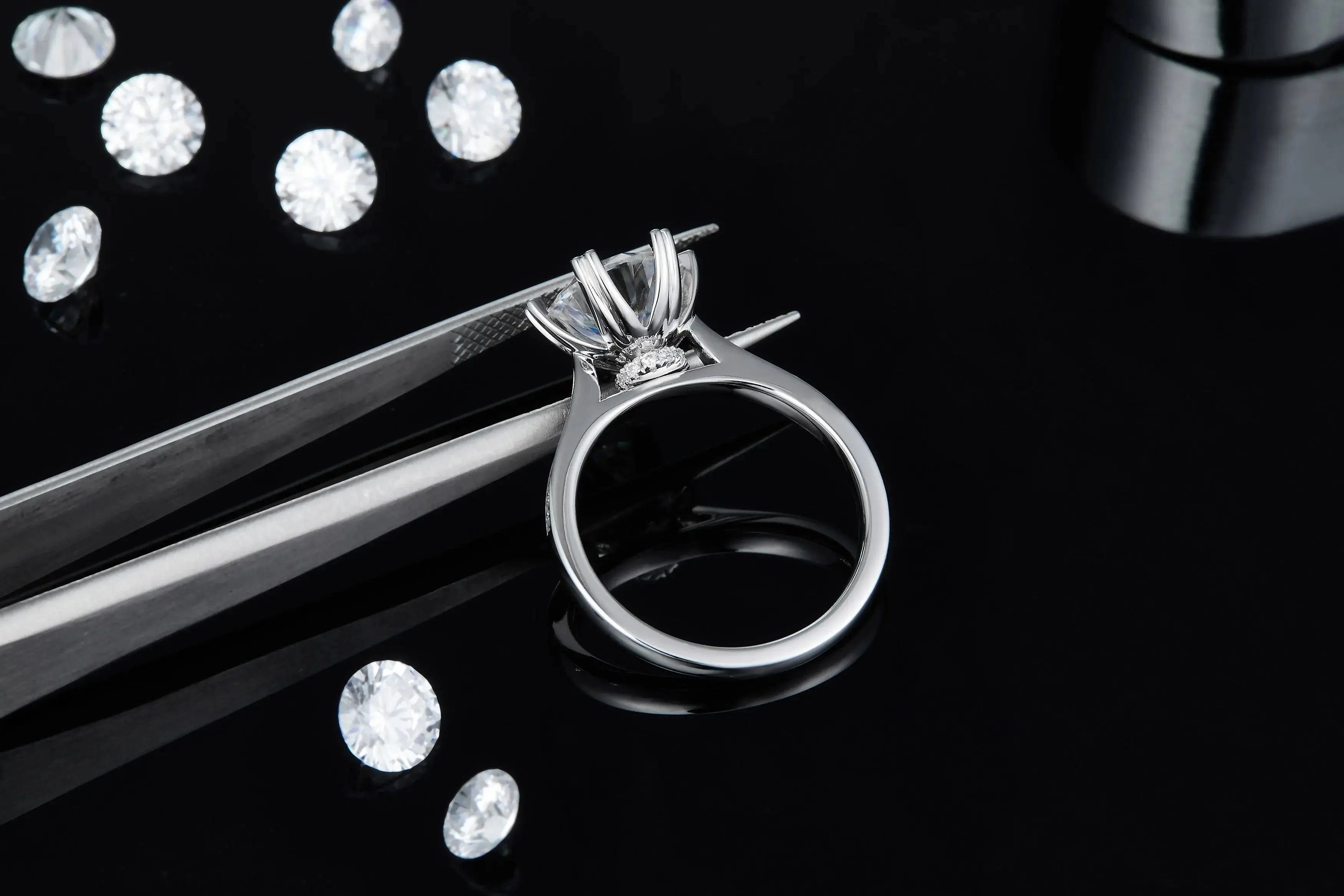 A 3-carat Luxury And Fashionable Light Luxury Jewelry Silver Ring Set With Top-quality Moissanite, S925 Silver Plated With Platinum NP Collection