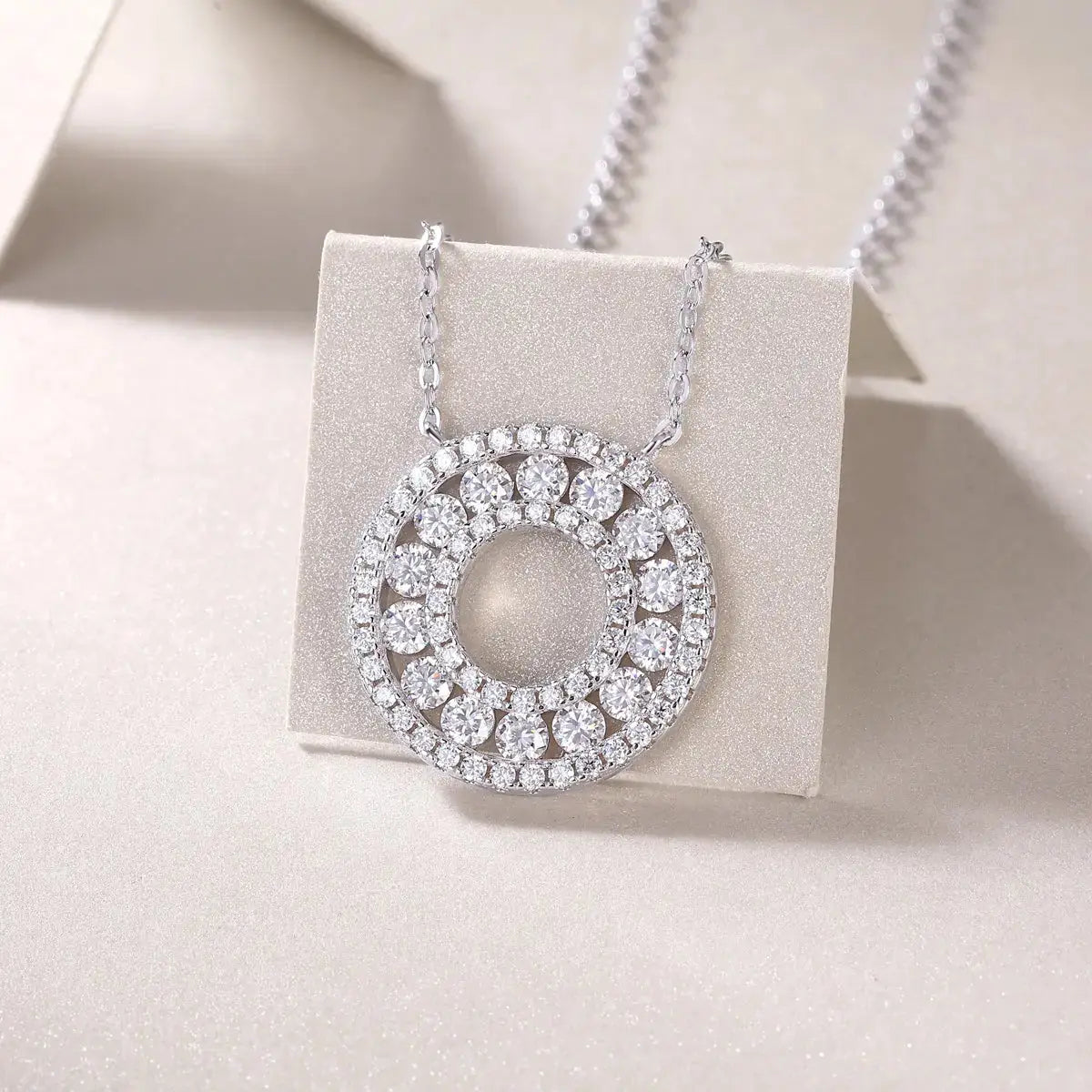 1Reciprocating - A Fashionable And Luxurious Diamond Jewelry Pendant Set With Moissanite S925 Sterling Silver NP Collection