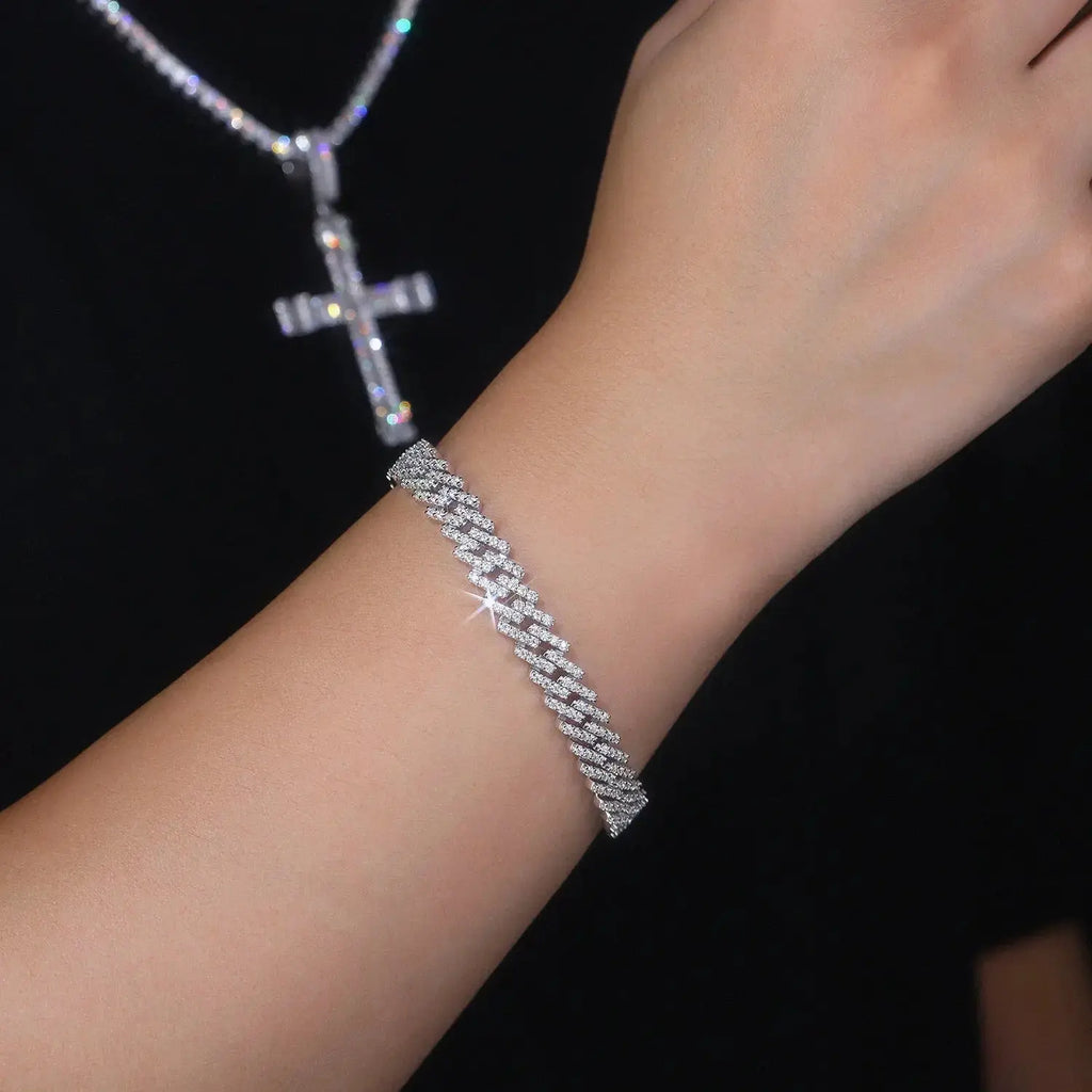 Set With Top-quality Moissanite, This Luxurious And Fashionable Light Luxury Jewelry Silver Bracelet Is Made Of S925 Silver Electroplated With Platinum NP Collection
