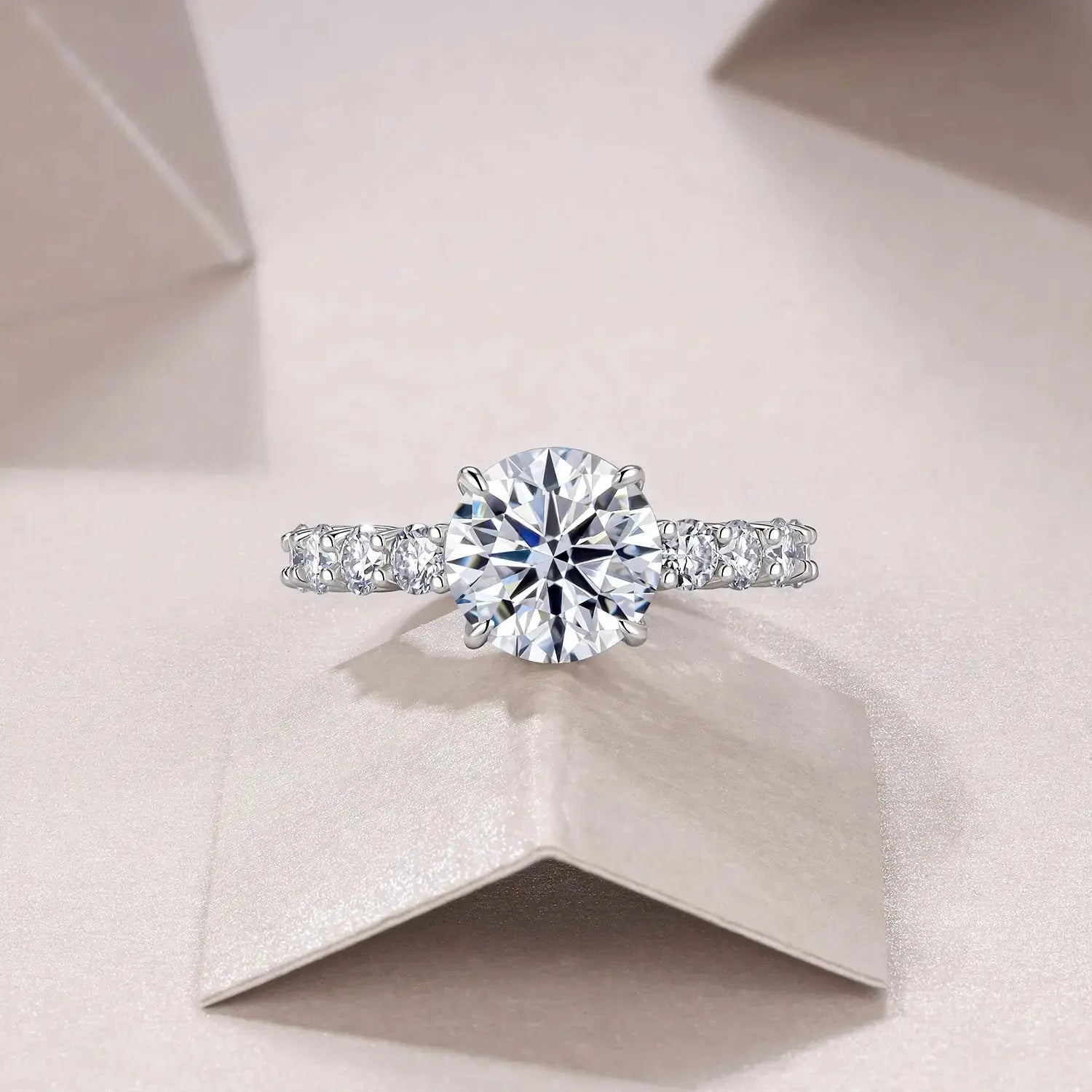 A 3-carat Luxury And Fashionable Light Luxury Jewelry Silver Ring Set With Top-quality Moissanite, S925 Silver Plated With Platinum NP Collection