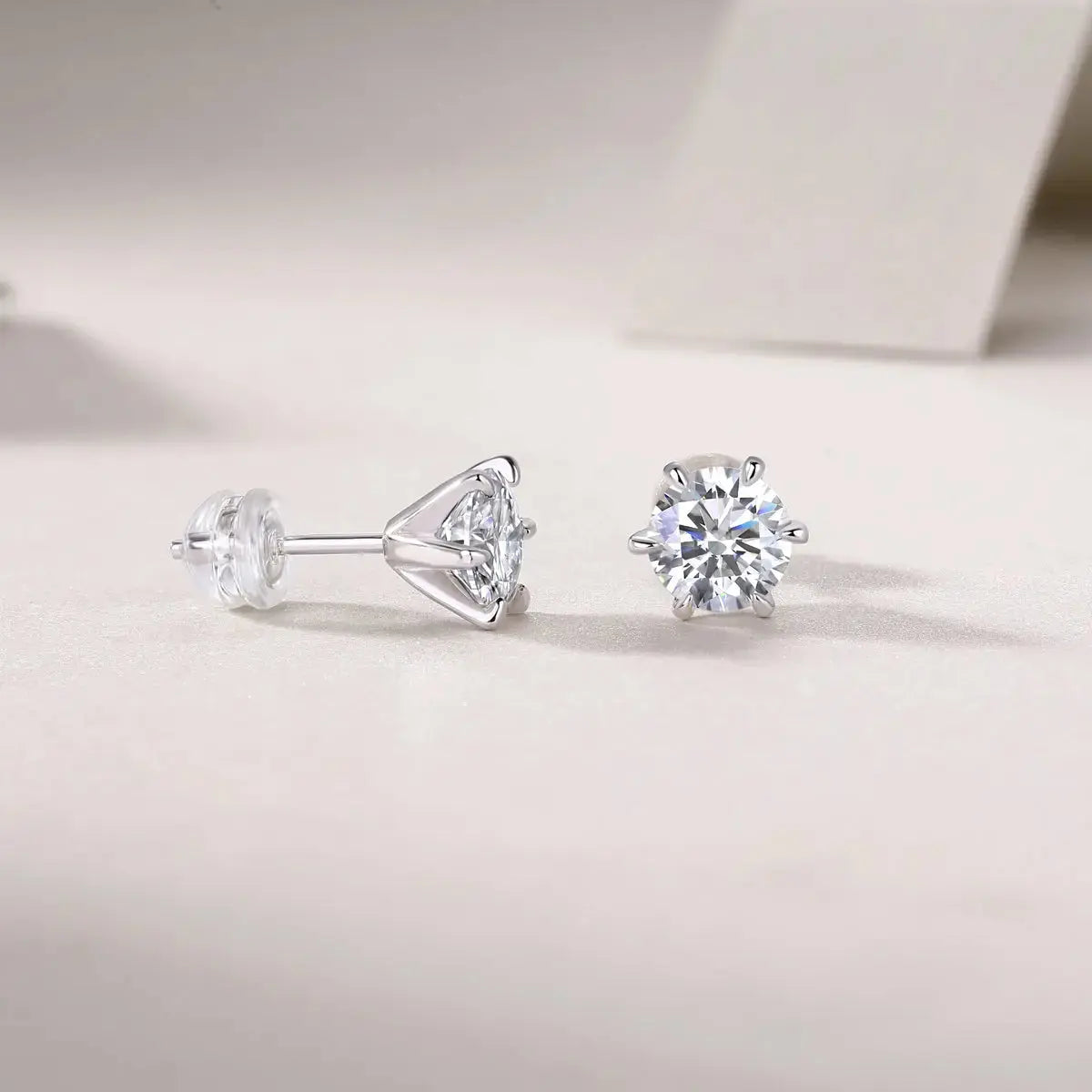 1Guardian Classic – Six-Claw Luxury Fashion Diamond Stud Earrings Inlaid with Moissanite, Silver Jewelry NP Collection