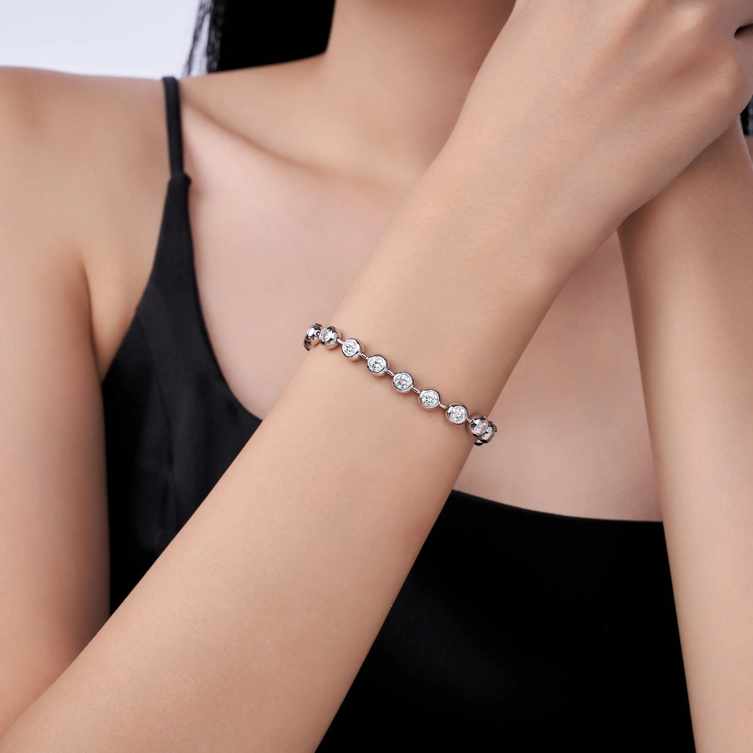 A 0.1-carat Luxurious And Fashionable Light Luxury Trend Jewelry Silver Bracelet With Top-quality Moissanite, Made Of S925 Silver-plated Platinum Material. - N&P Colletion
