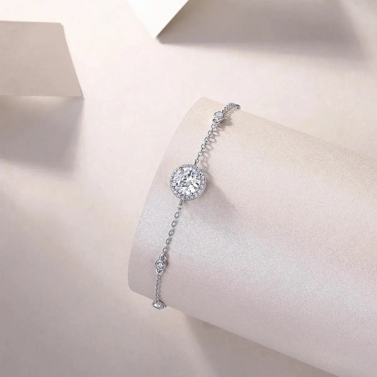 Harmonious And Brilliant - Set With Top-quality Moissanite, Luxurious And Fashionable Light Luxury Jewelry Silver Bracelet S925, Silver-plated Platinum NP Collection