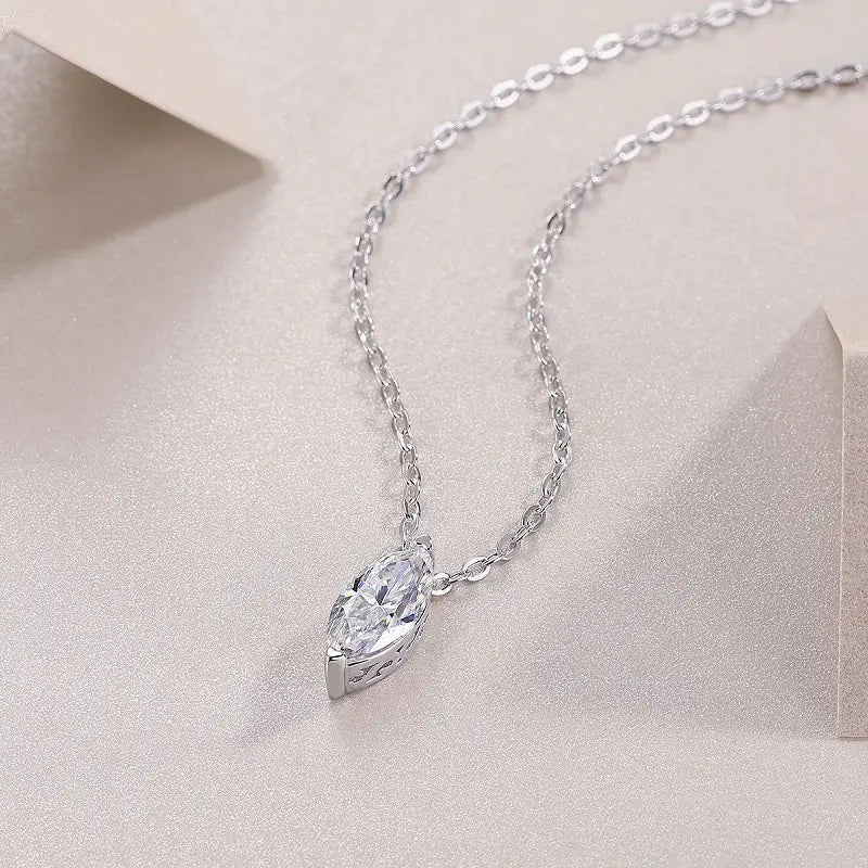 Moissanite S925 Sterling Silver and Platinum-Plated Diamond Necklace in the Shape of a Horse Eye