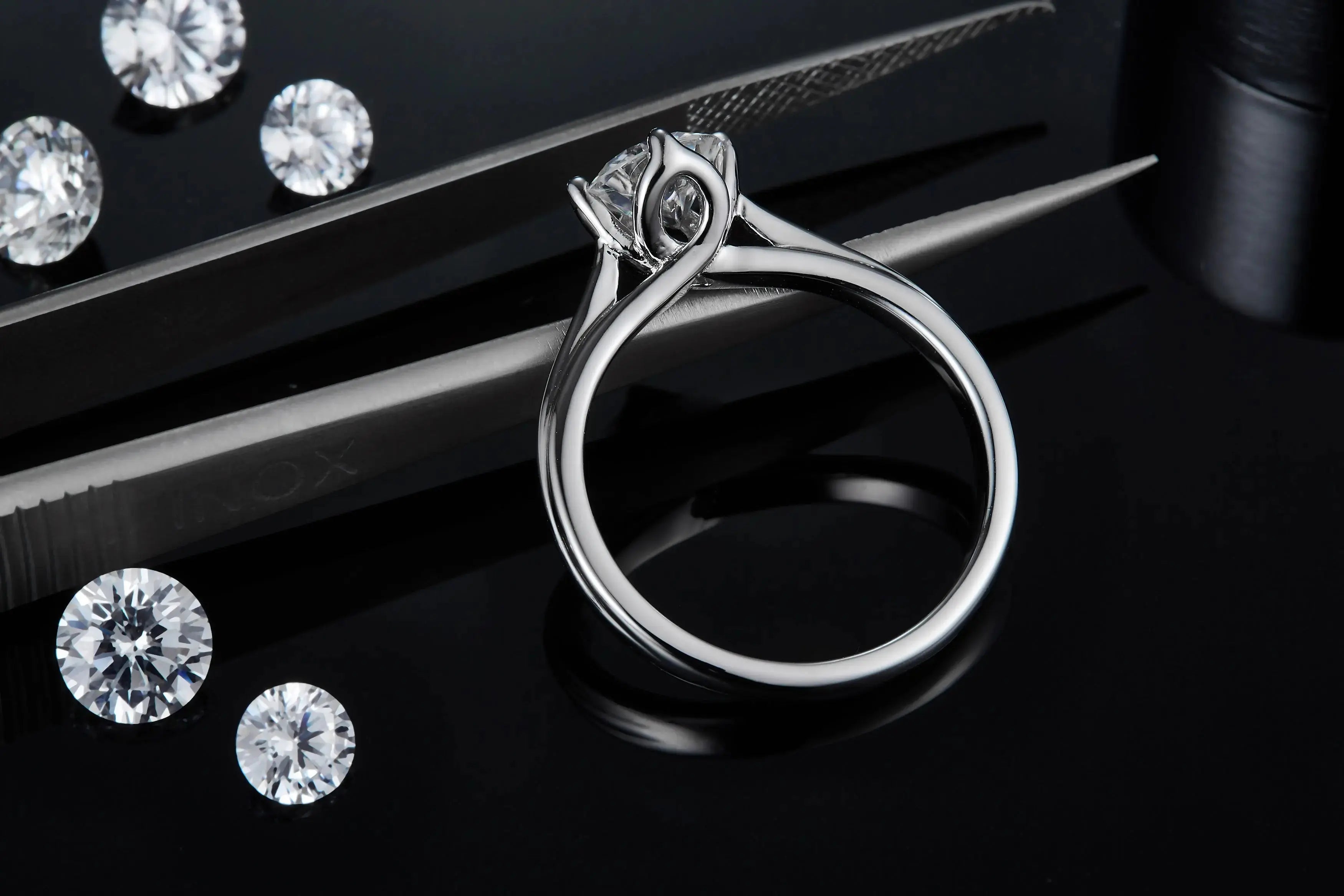 1-carat Luxury And Fashionable Light Luxury Jewelry Silver Ring Set With Top-quality Moissanite, S925 Silver Plated Platinum NP Collection