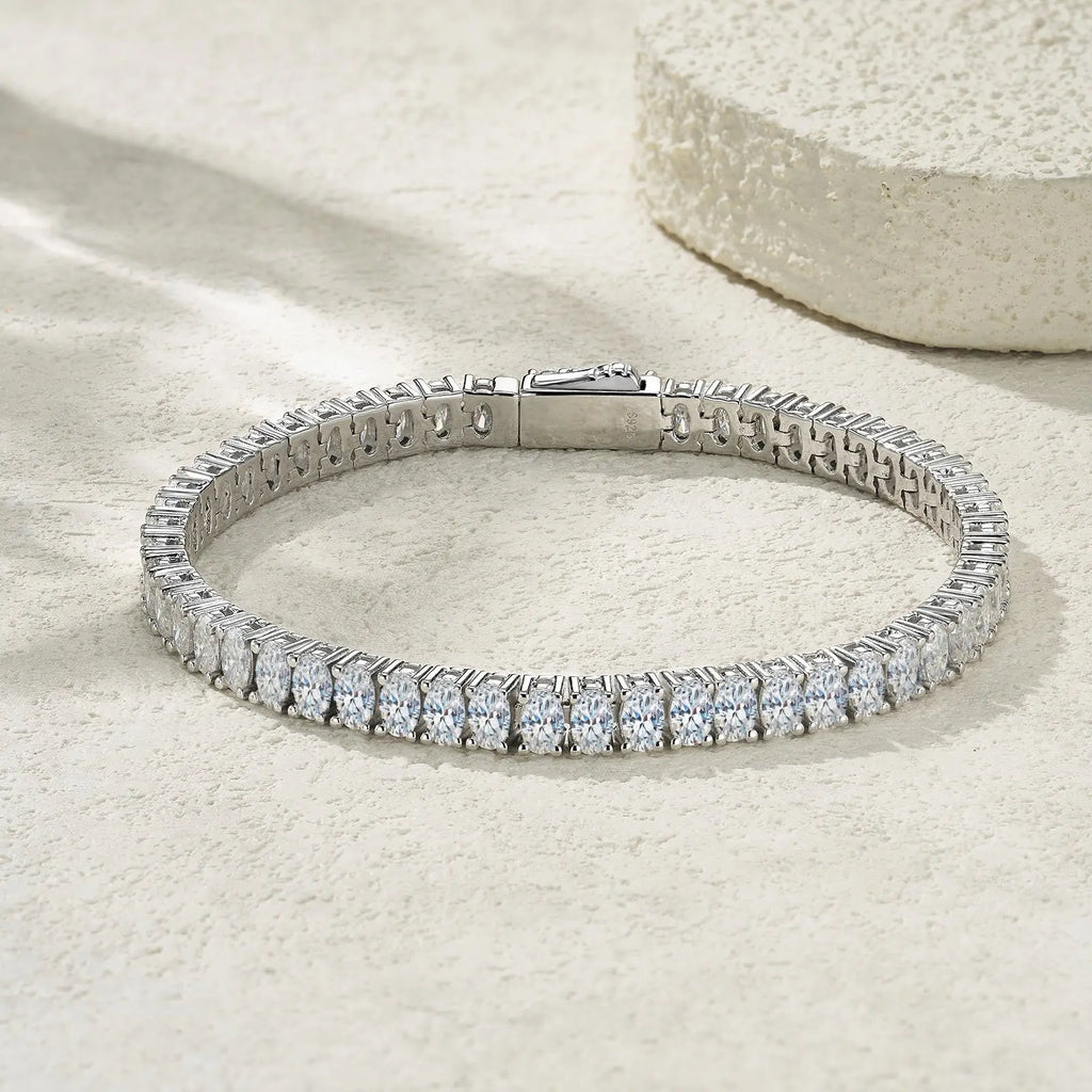 A Luxurious And Fashionable Minimalist Jewelry Bracelet Featuring Moissanite, Made Of S925 Silver Electroplated With Platinum. - N&P Colletion