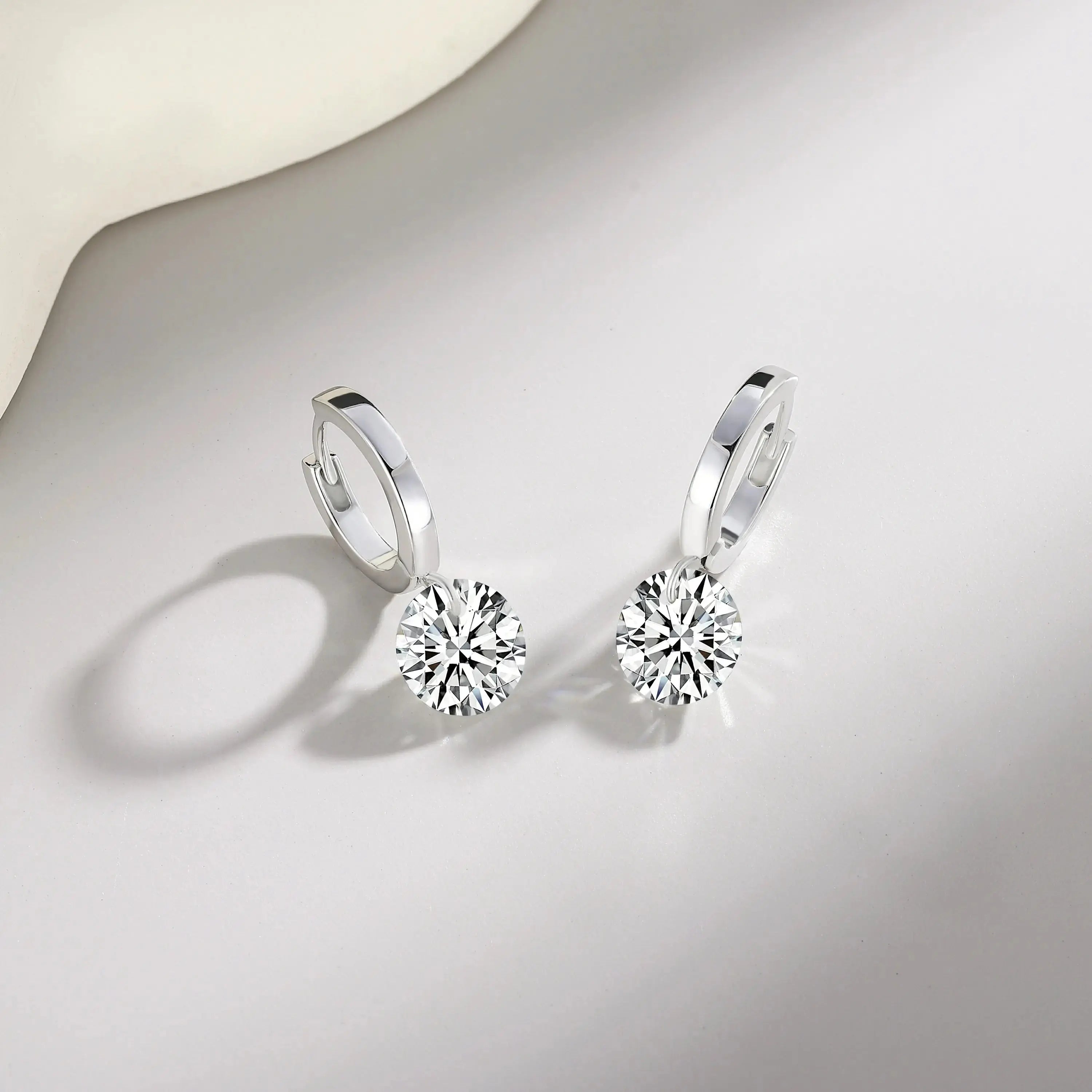 Top-quality Moissanite Luxury And Fashionable Light Luxury Jewelry Silver Stud Earrings S925 Silver Plated Platinum NP Collection