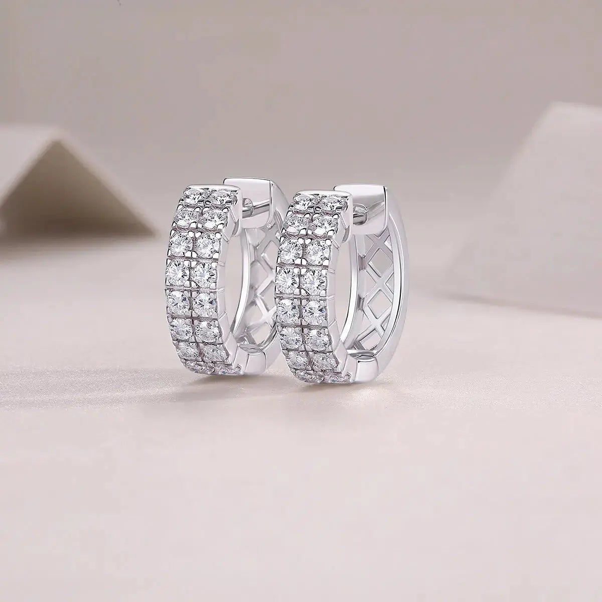 Dynamic - Top-quality Moissanite Luxury And Fashionable Light Luxury Jewelry, Silver Stud Earrings S925, Silver-plated Platinum NP Collection